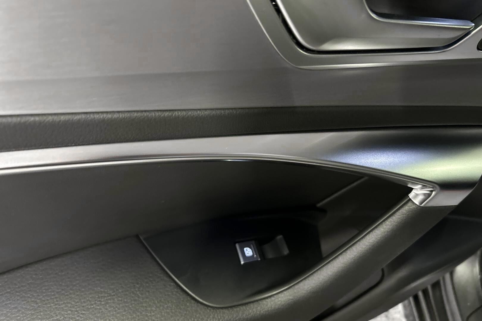 Audi A6 iso kuva 14