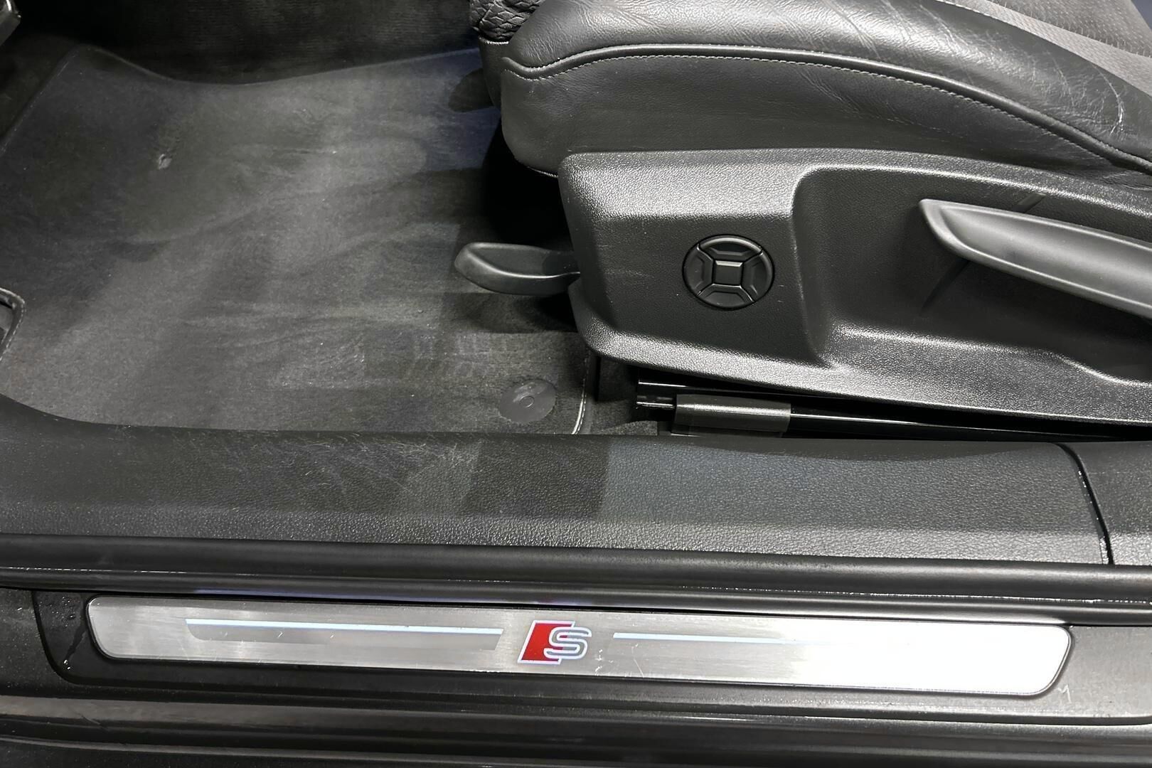 Audi A6 iso kuva 24