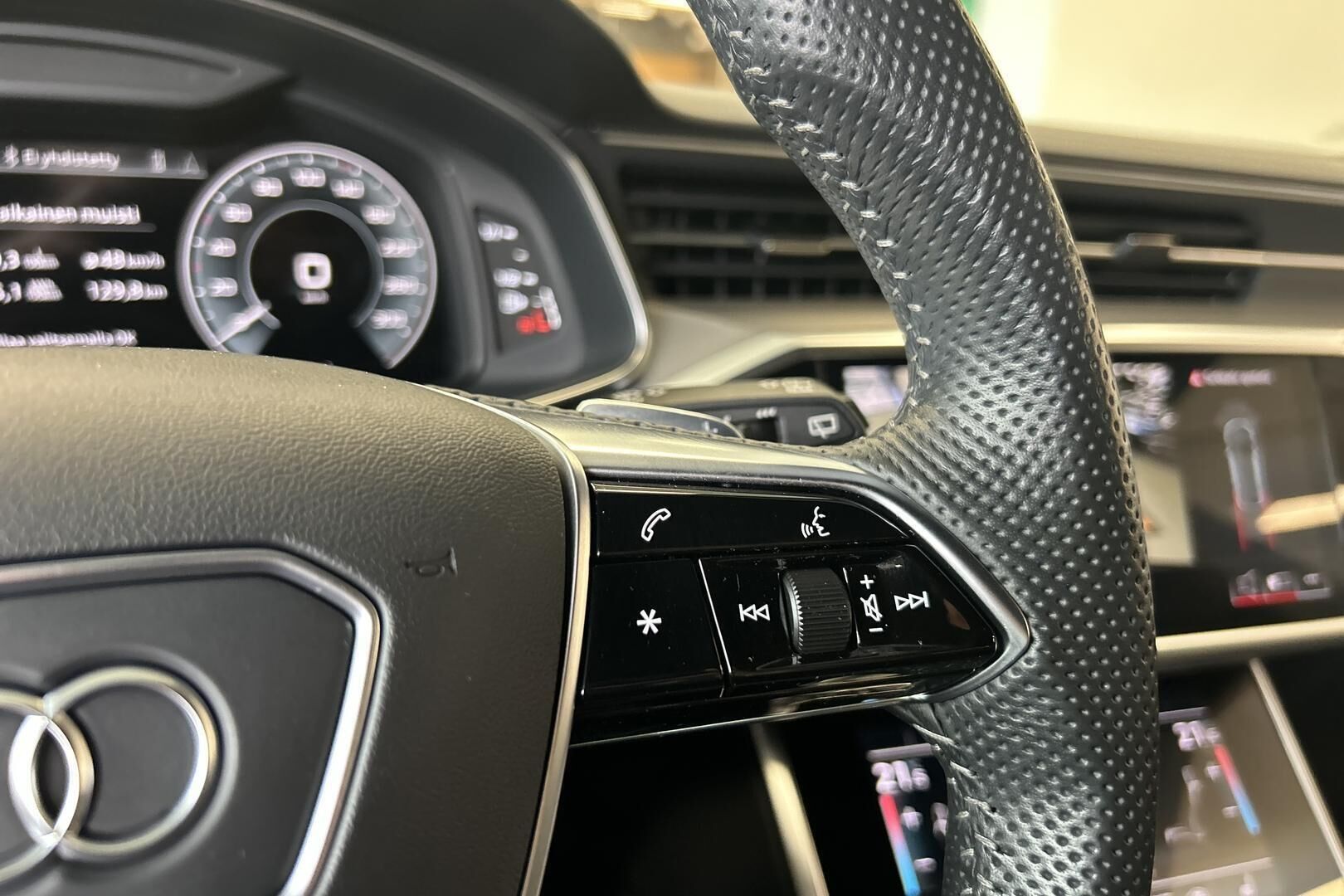 Audi A6 iso kuva 25