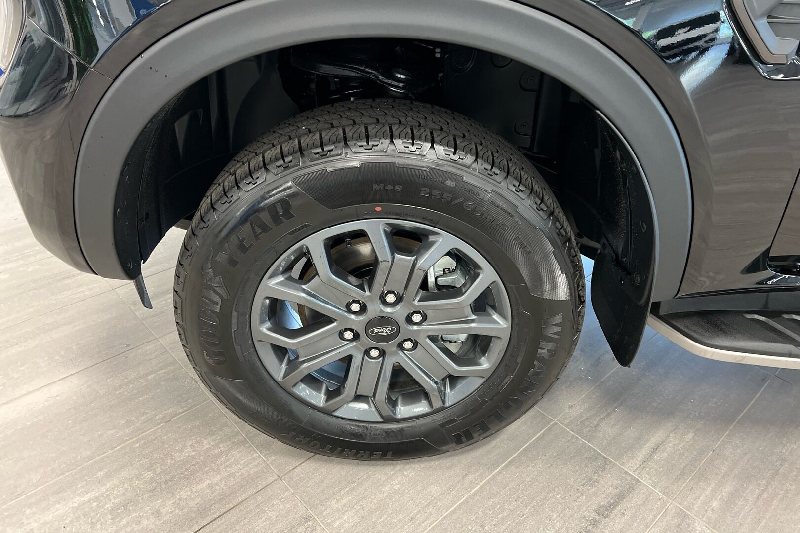 Ford Ranger iso kuva 8