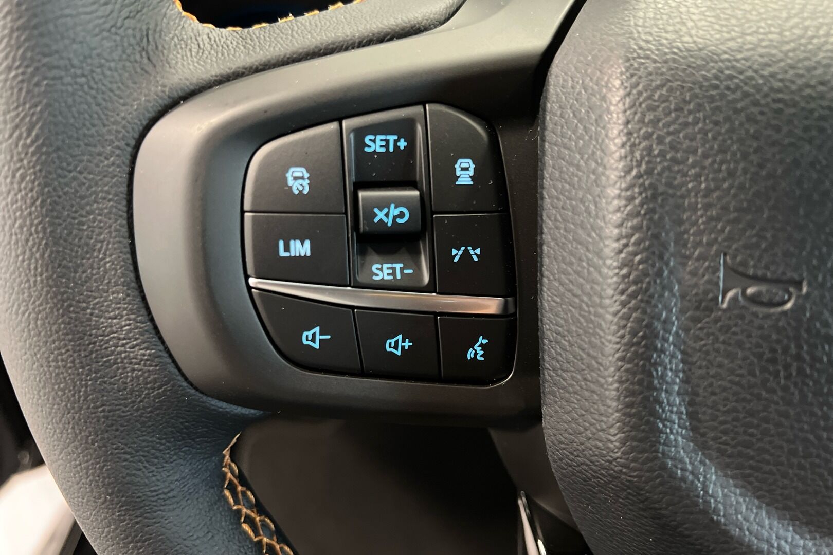 Ford Ranger iso kuva 14