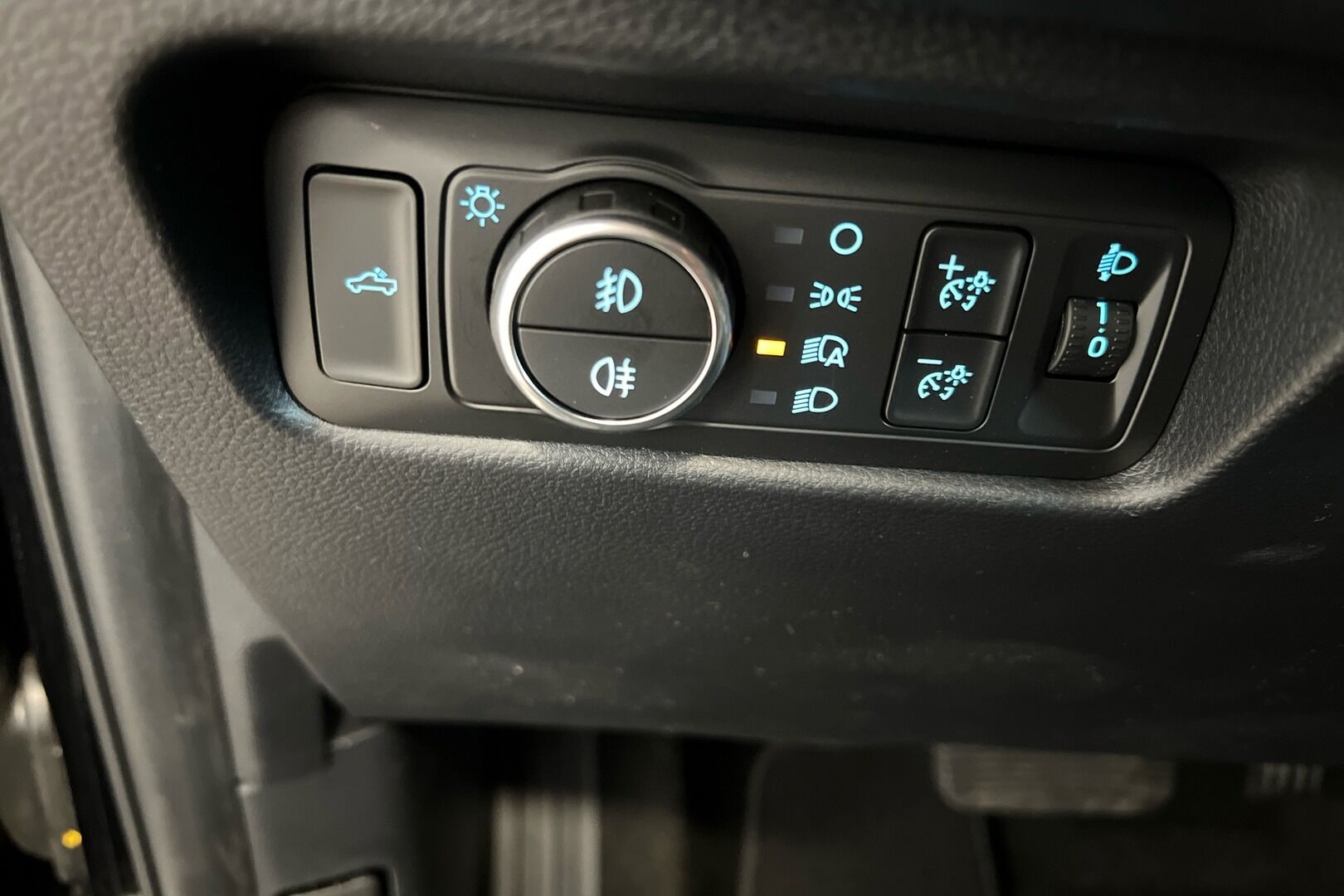 Ford Ranger iso kuva 15
