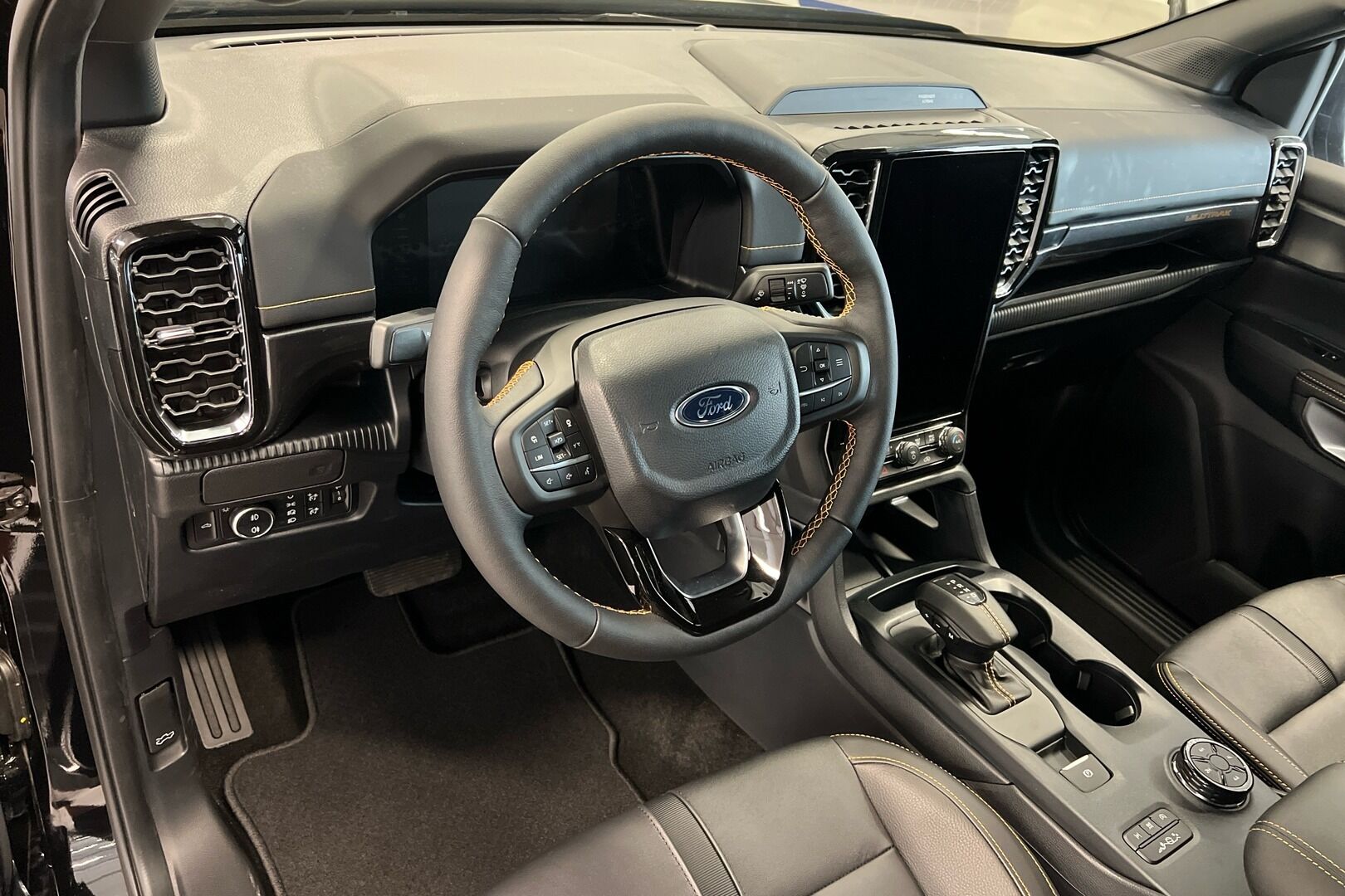 Ford Ranger iso kuva 22