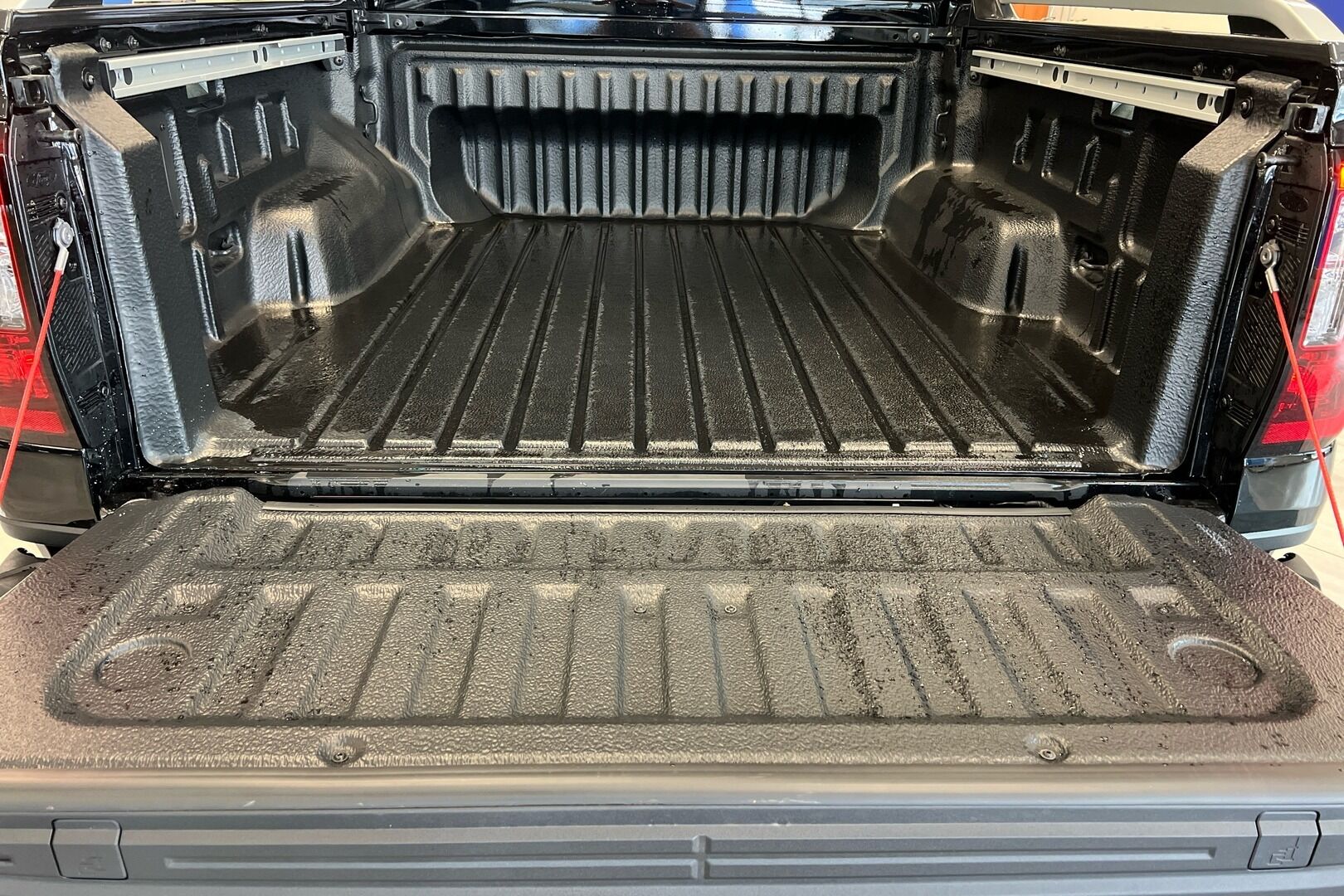Ford Ranger iso kuva 7