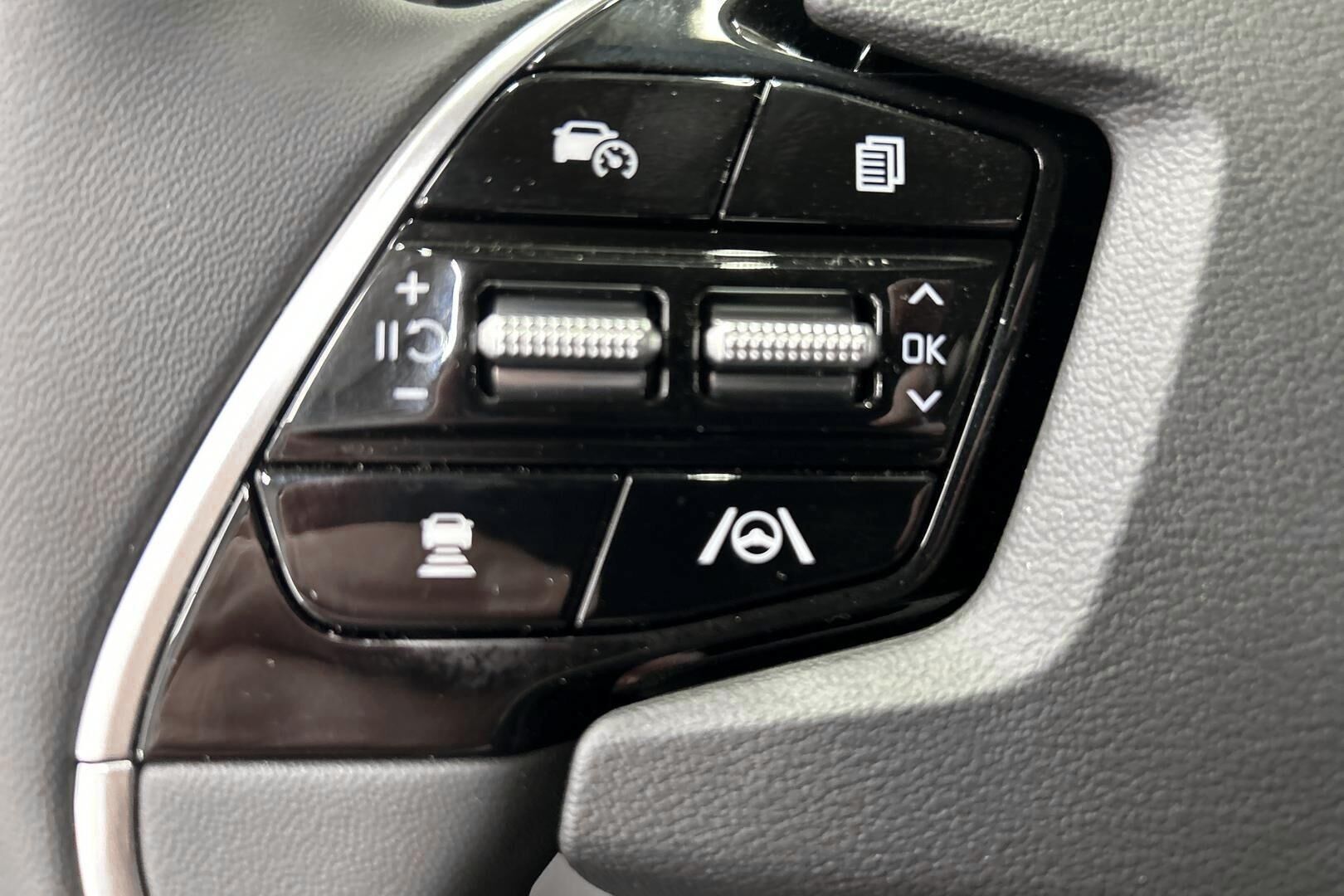 Kia Niro iso kuva 14