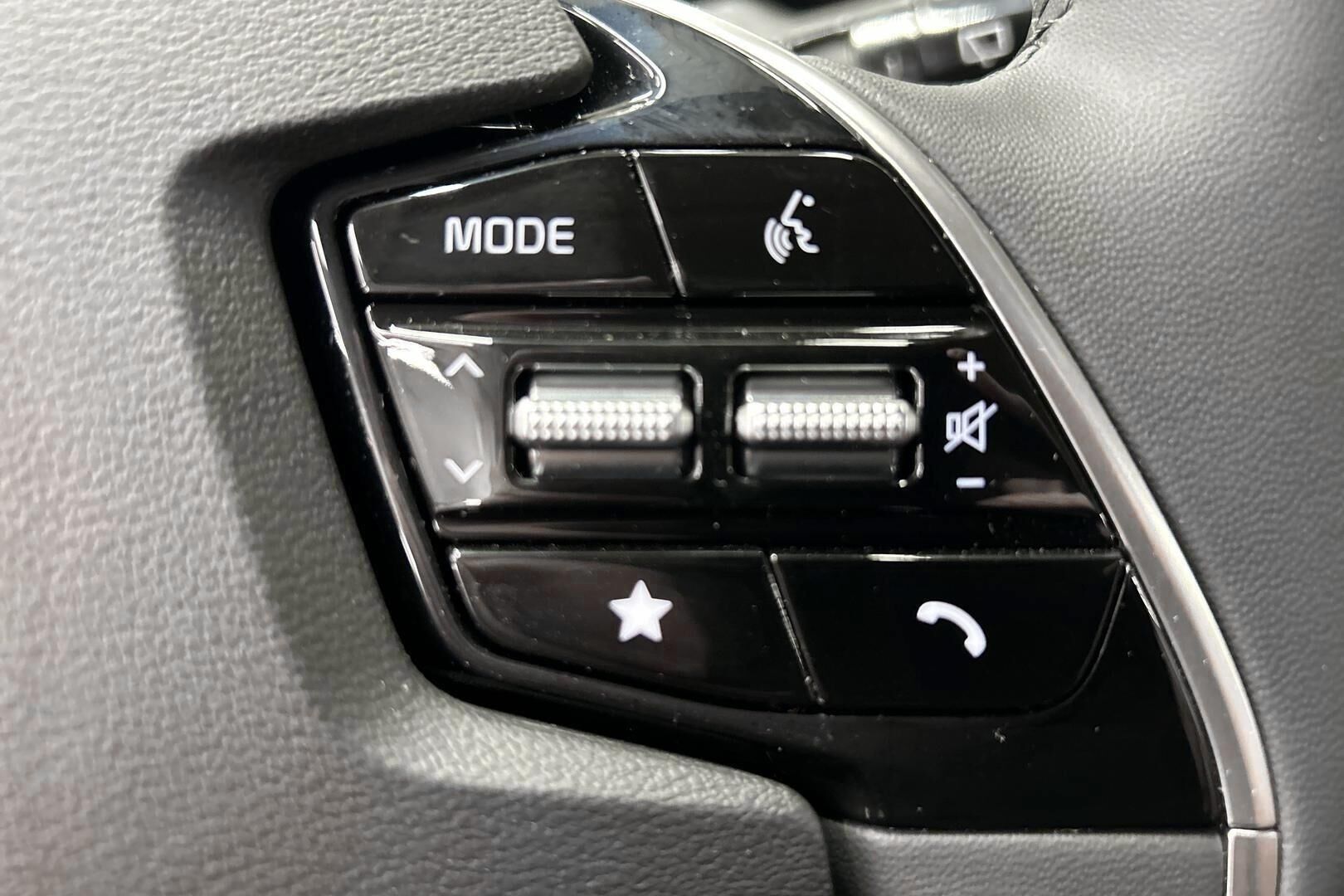 Kia Niro iso kuva 15