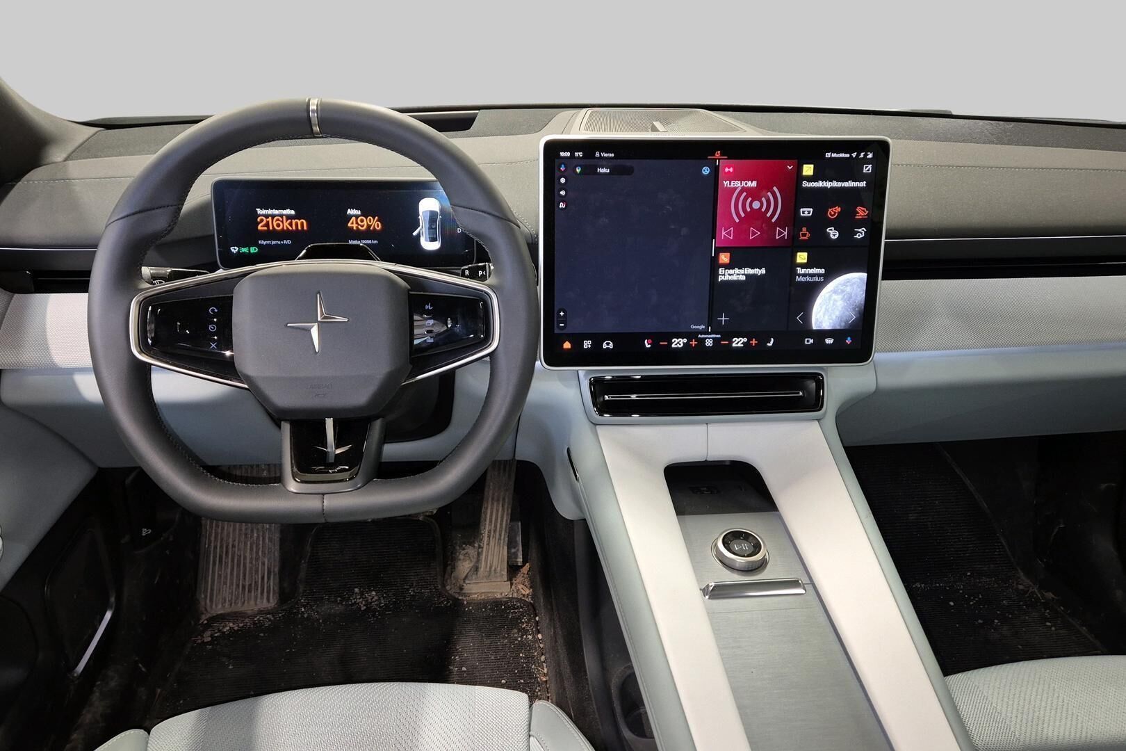 Polestar 4 iso kuva 2