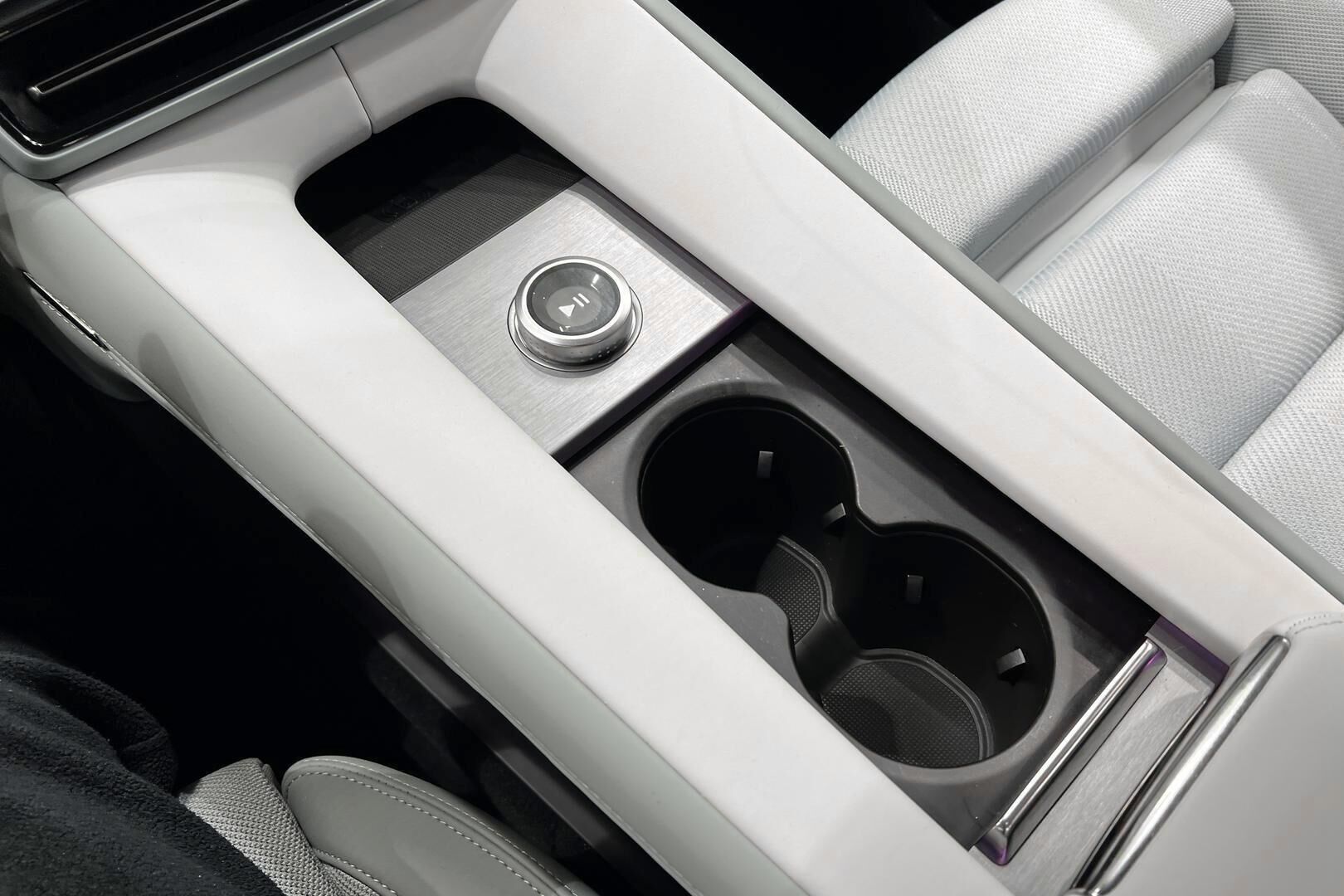 Polestar 4 iso kuva 29