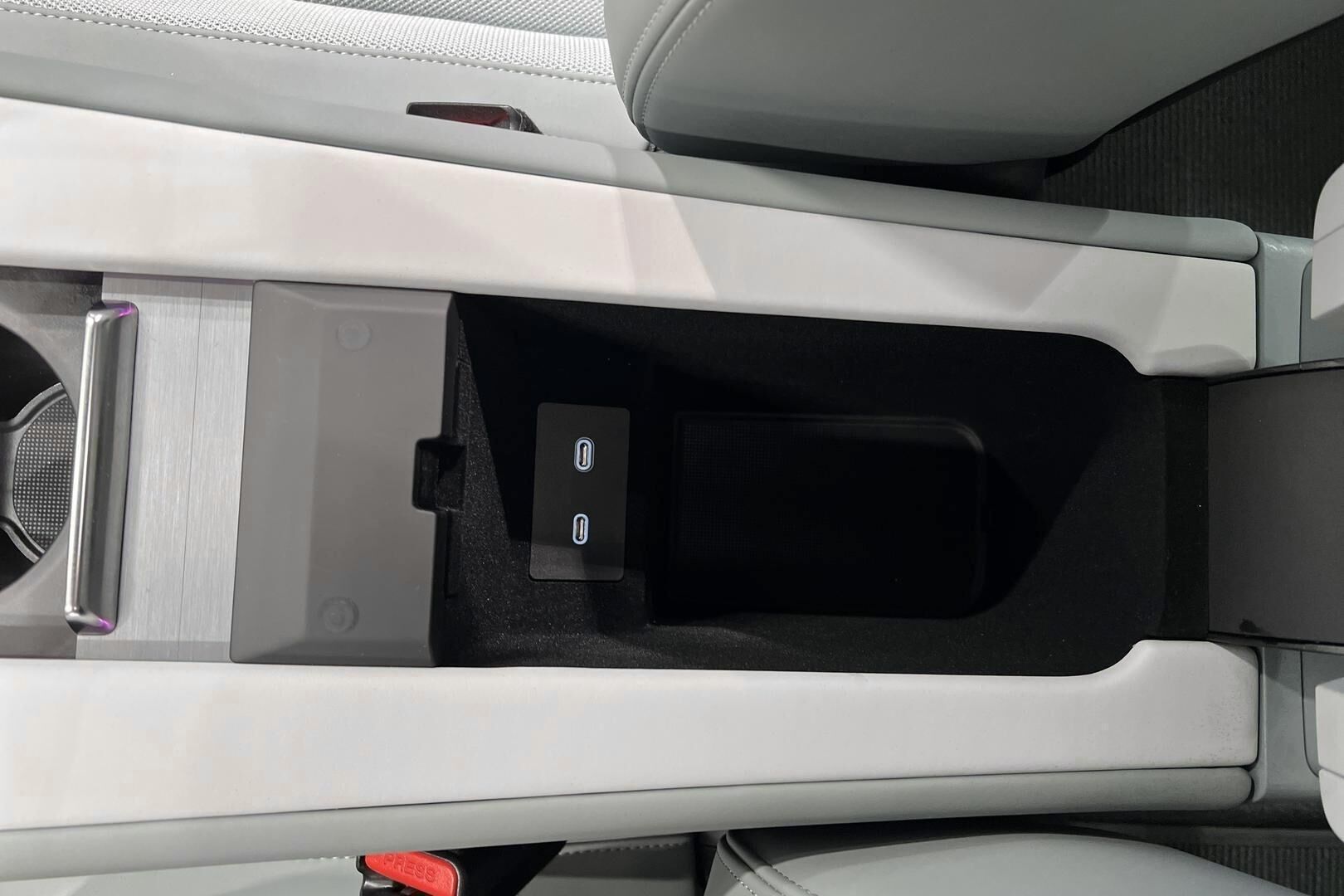 Polestar 4 iso kuva 30