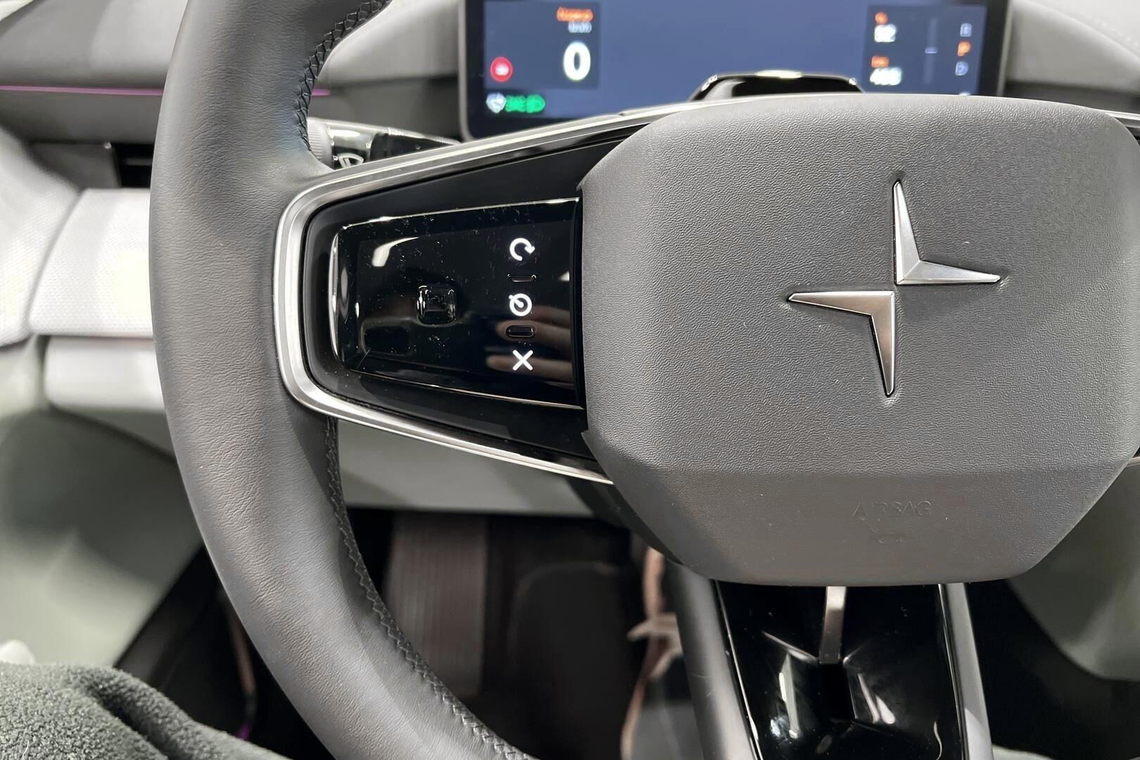 Polestar 4 iso kuva 33