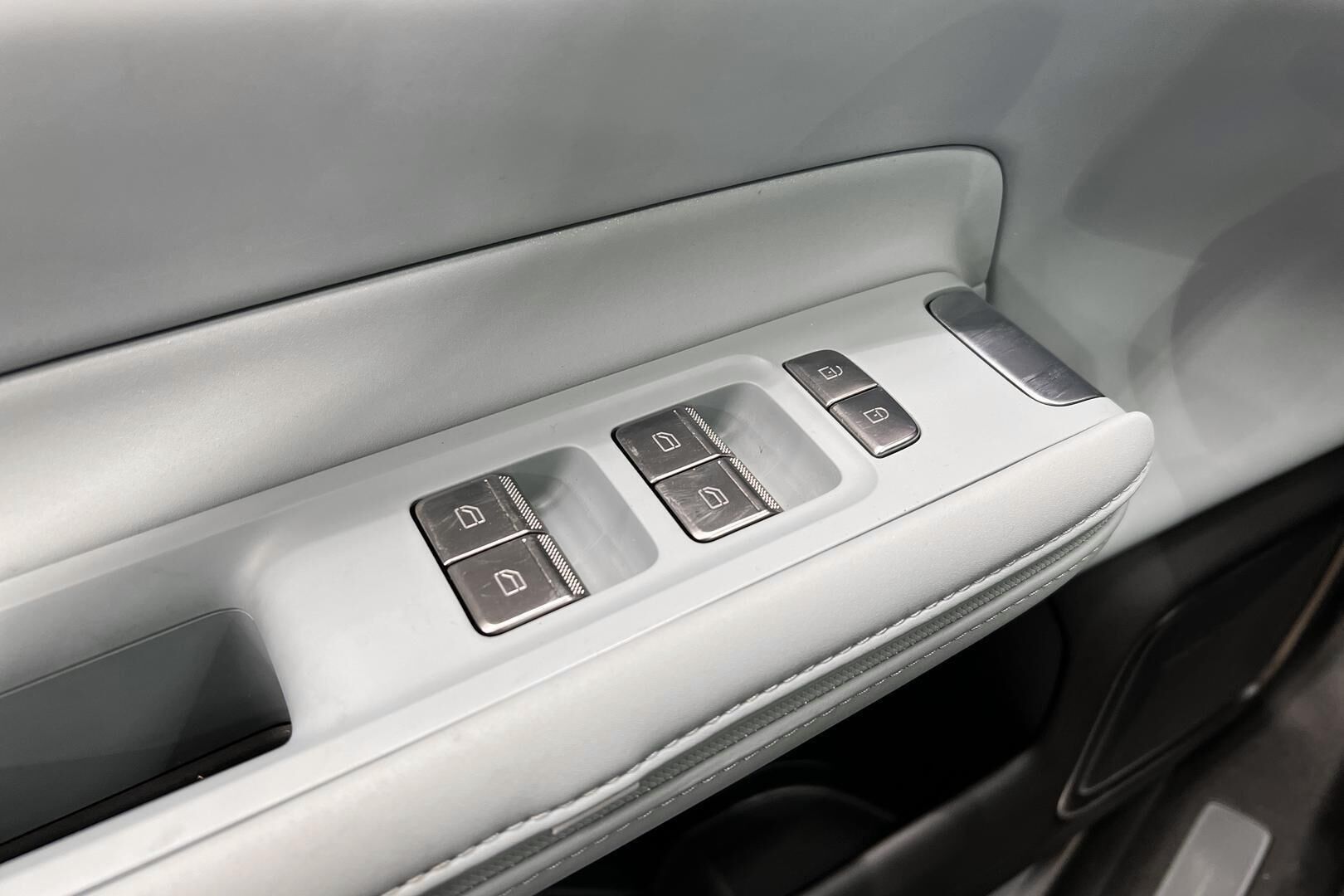 Polestar 4 iso kuva 36