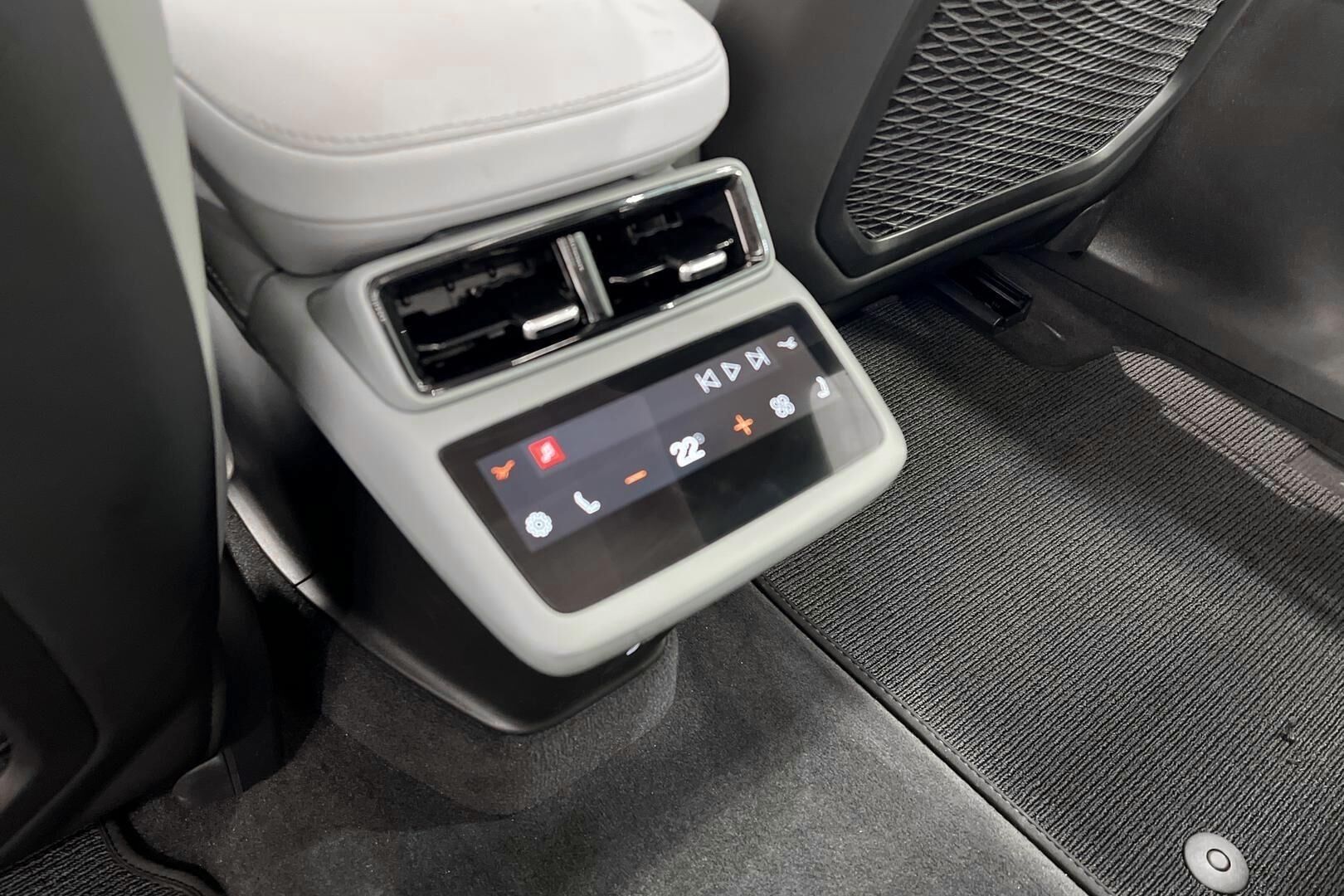 Polestar 4 iso kuva 40