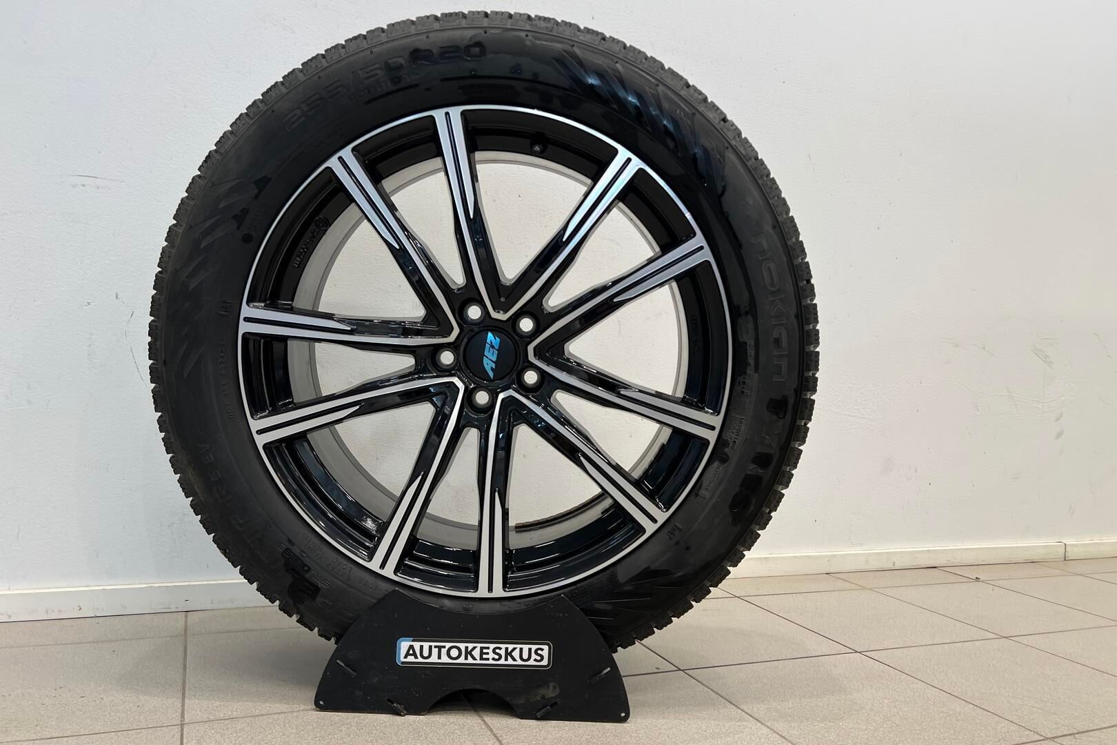 Polestar 4 iso kuva 43