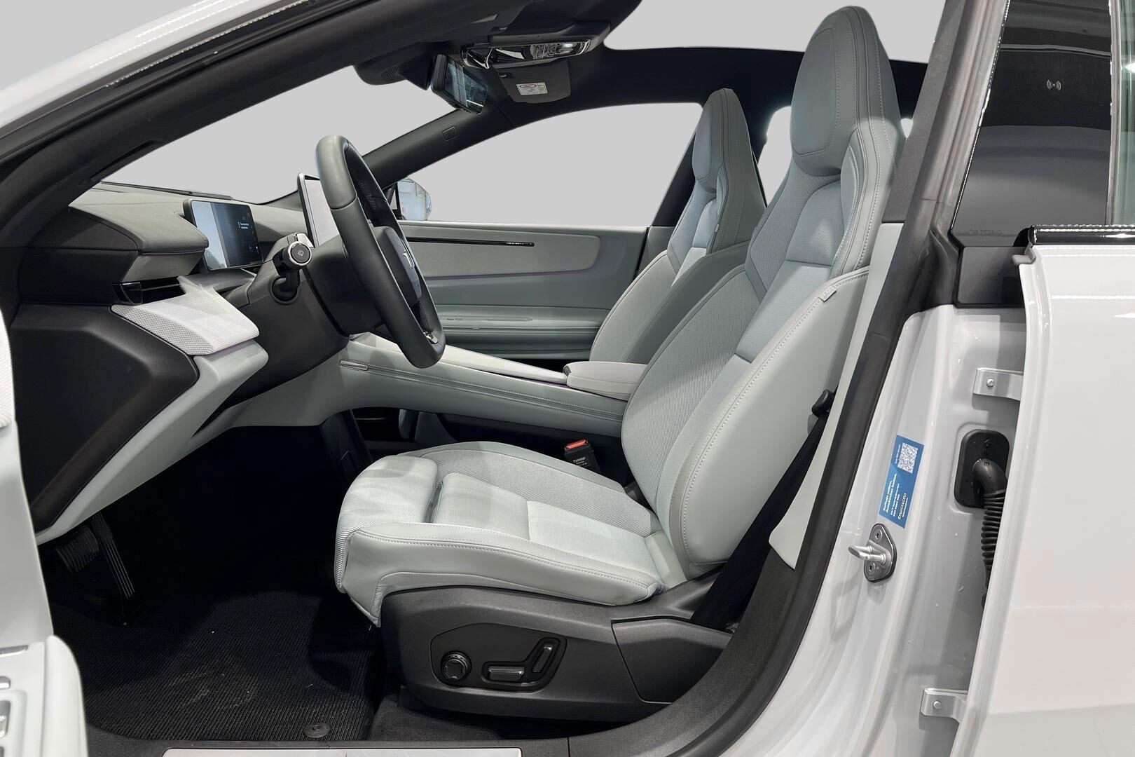Polestar 4 iso kuva 9