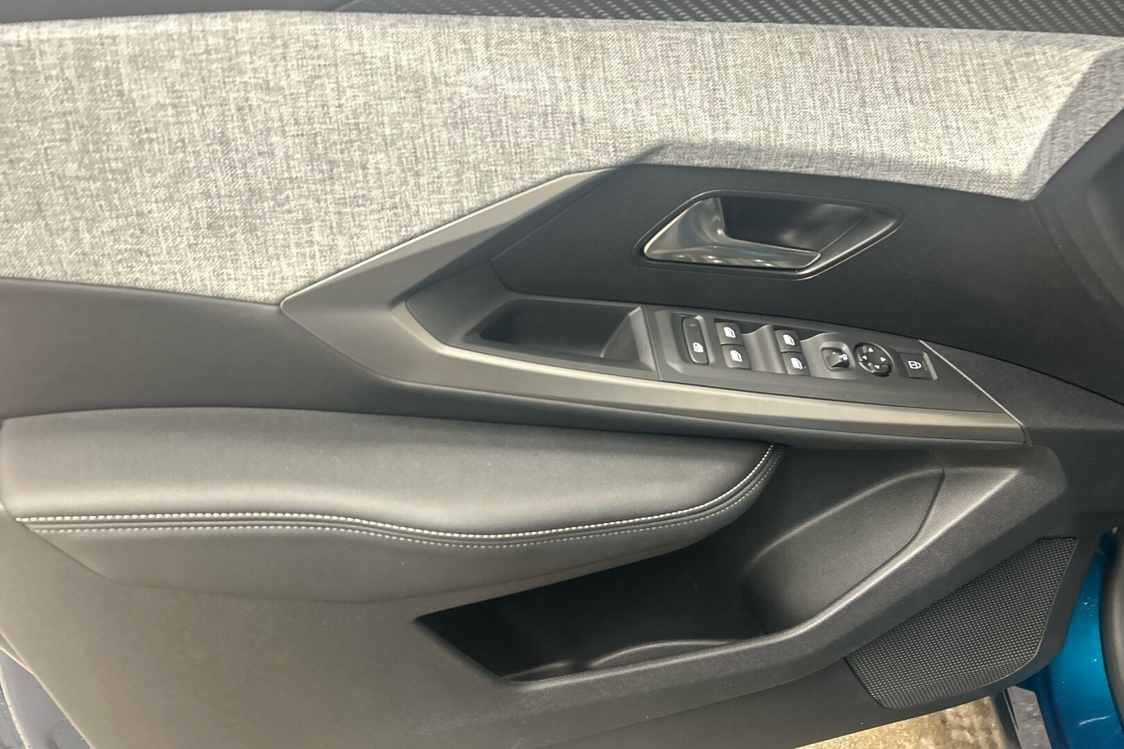 Peugeot 3008 iso kuva 10