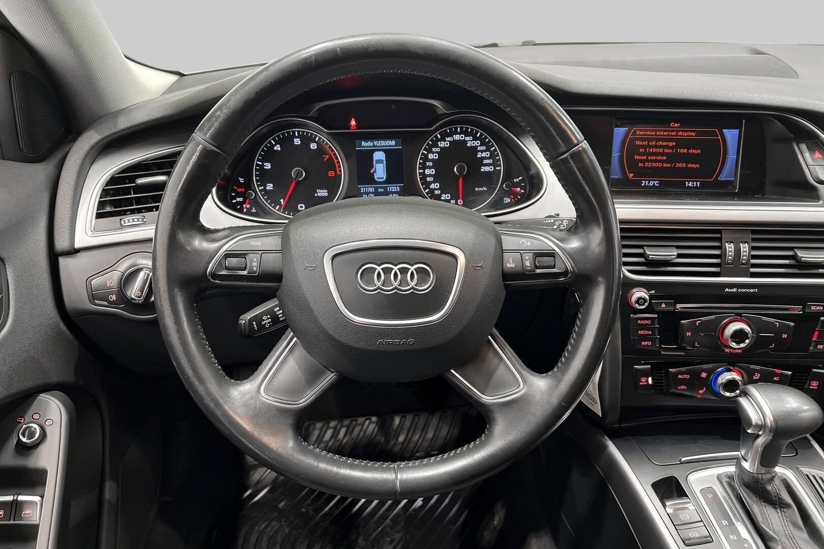 Audi A4 iso kuva 24
