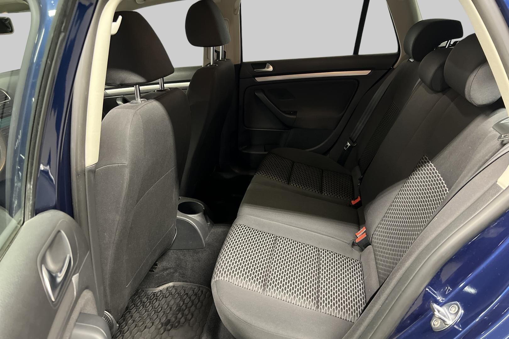 Volkswagen Golf iso kuva 9