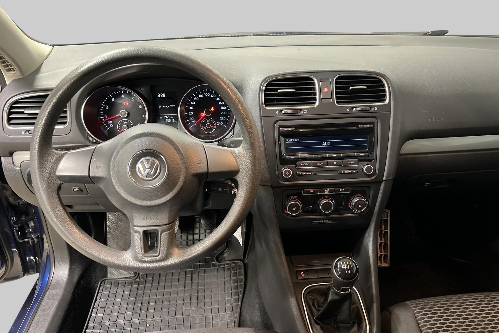 Volkswagen Golf iso kuva 10