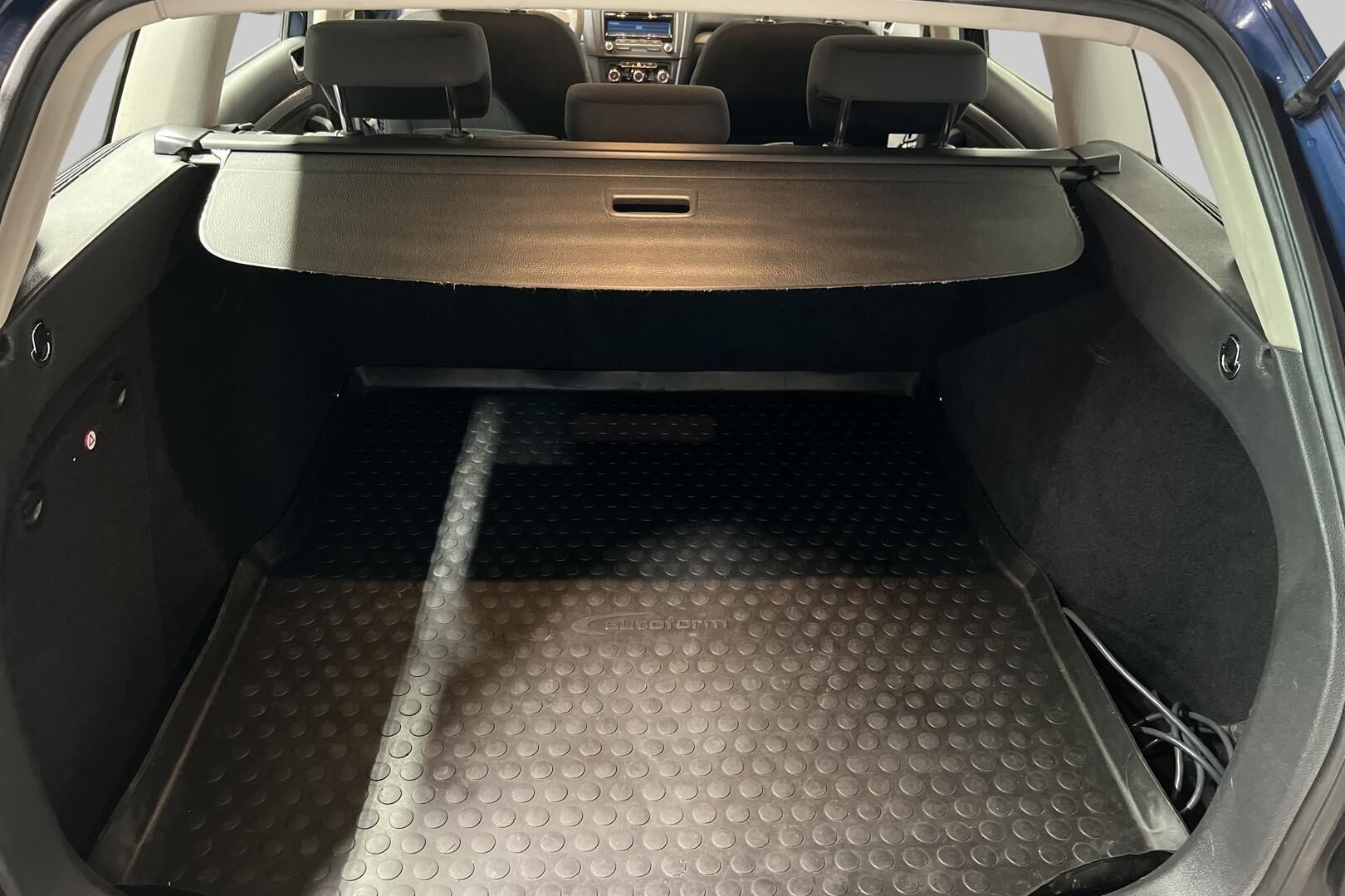 Volkswagen Golf iso kuva 11