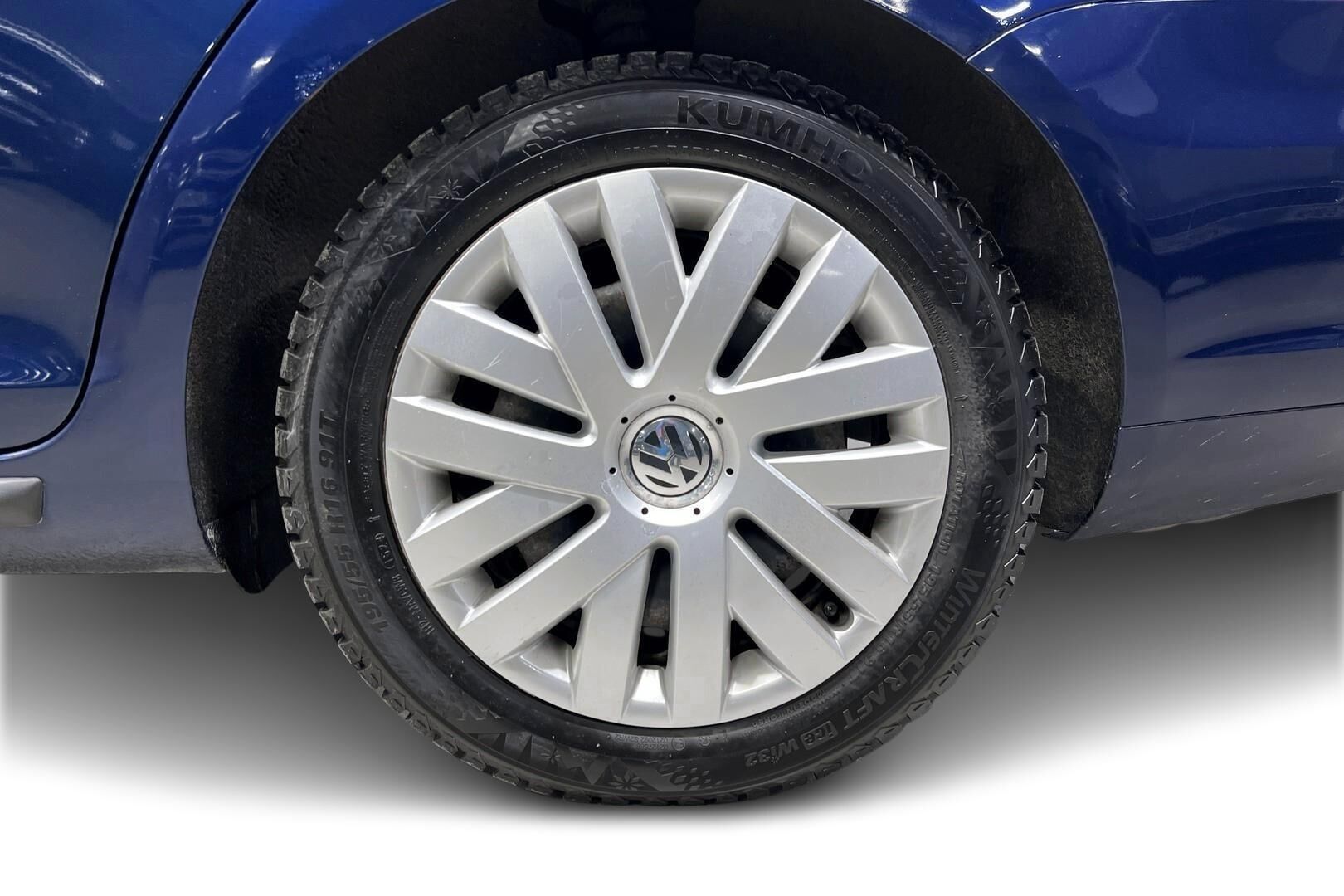 Volkswagen Golf iso kuva 12