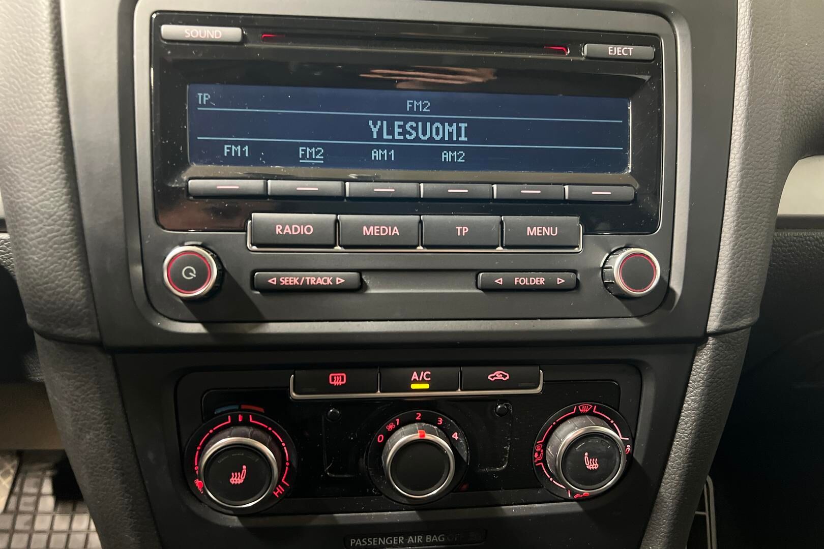 Volkswagen Golf iso kuva 14