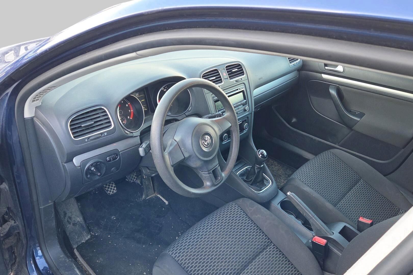 Volkswagen Golf iso kuva 2