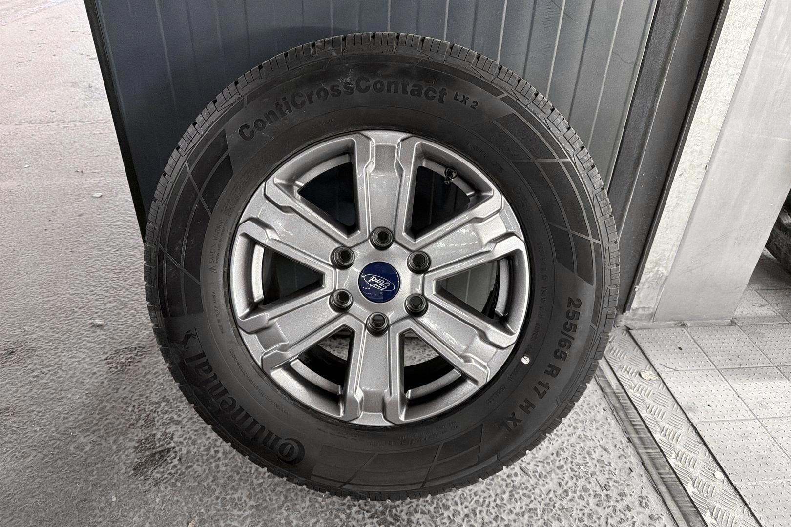 Ford Ranger iso kuva 13