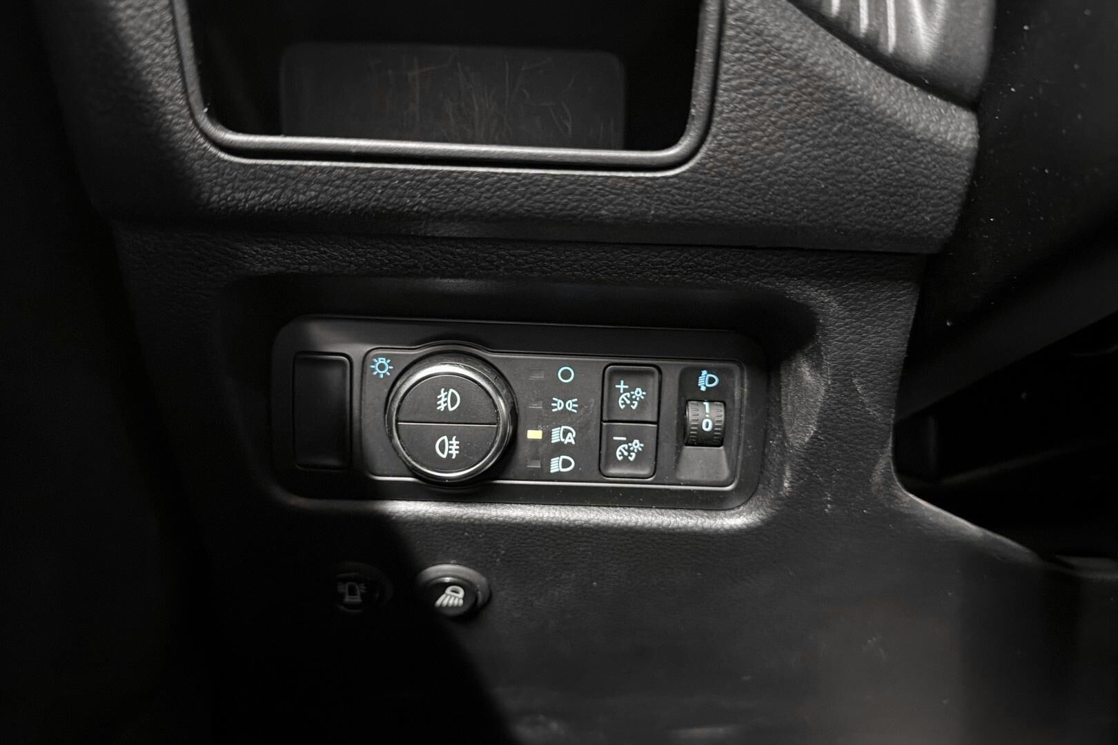 Ford Ranger iso kuva 19