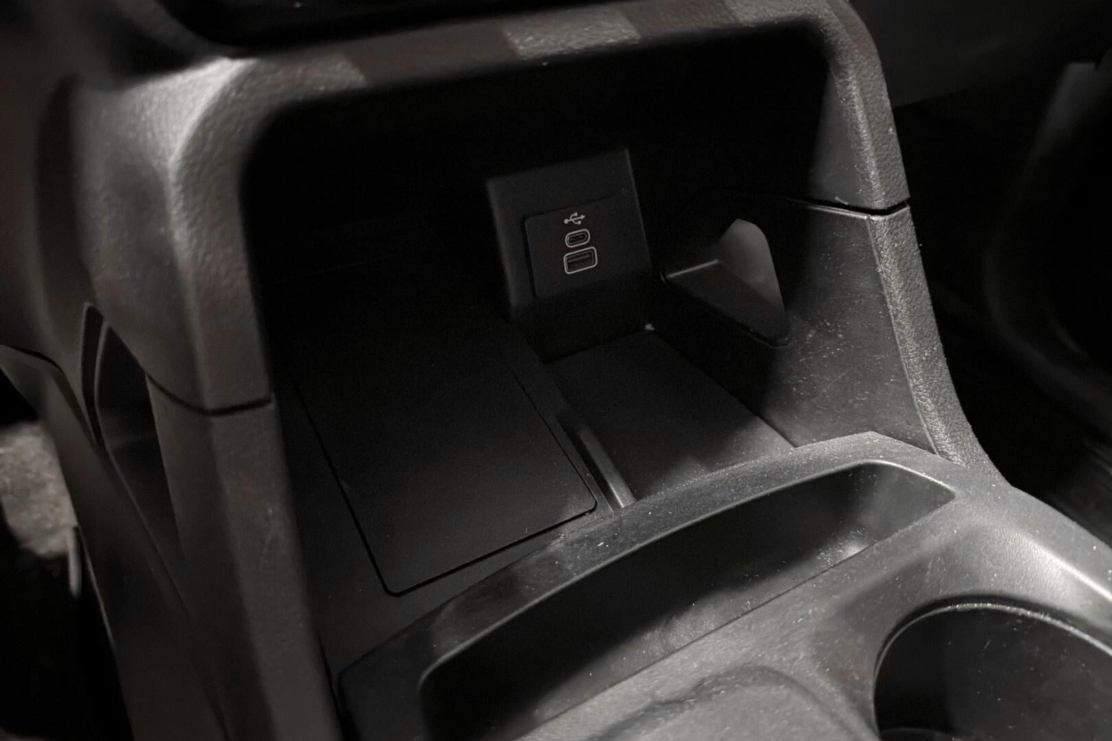 Ford Ranger iso kuva 30