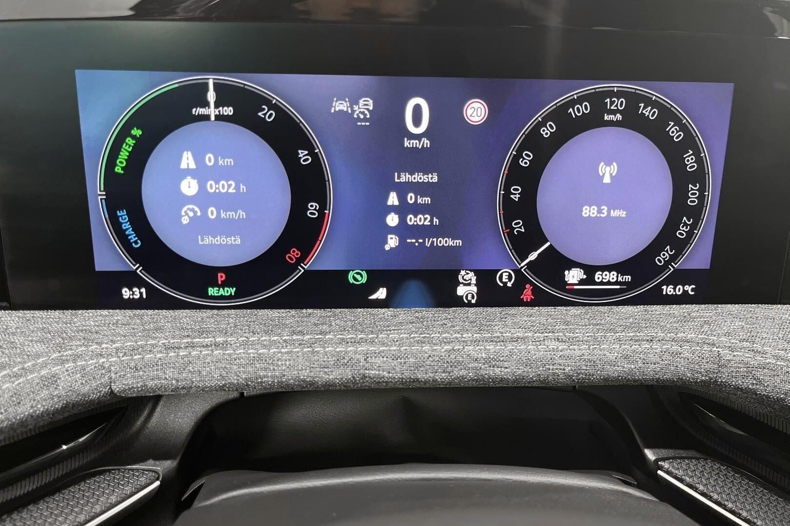 Skoda Superb iso kuva 8