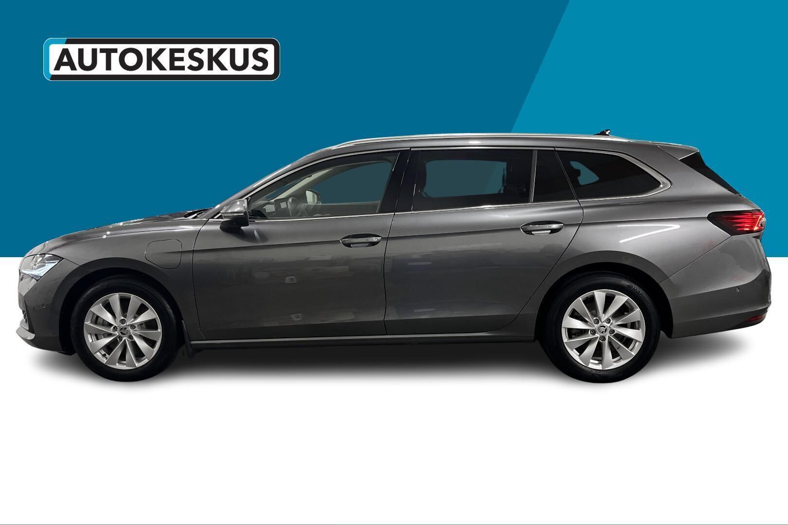 Skoda Superb iso kuva 3