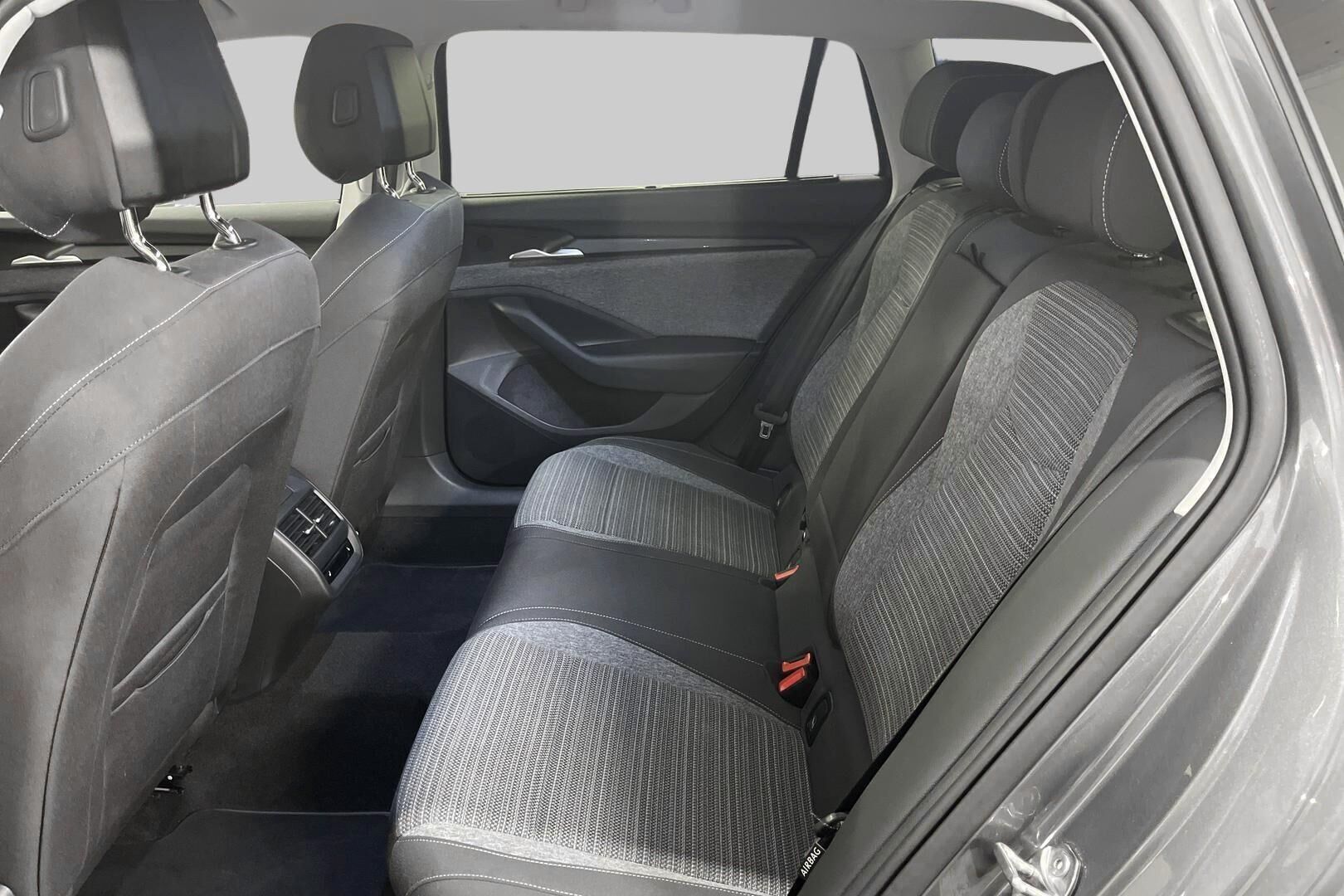Skoda Superb iso kuva 16