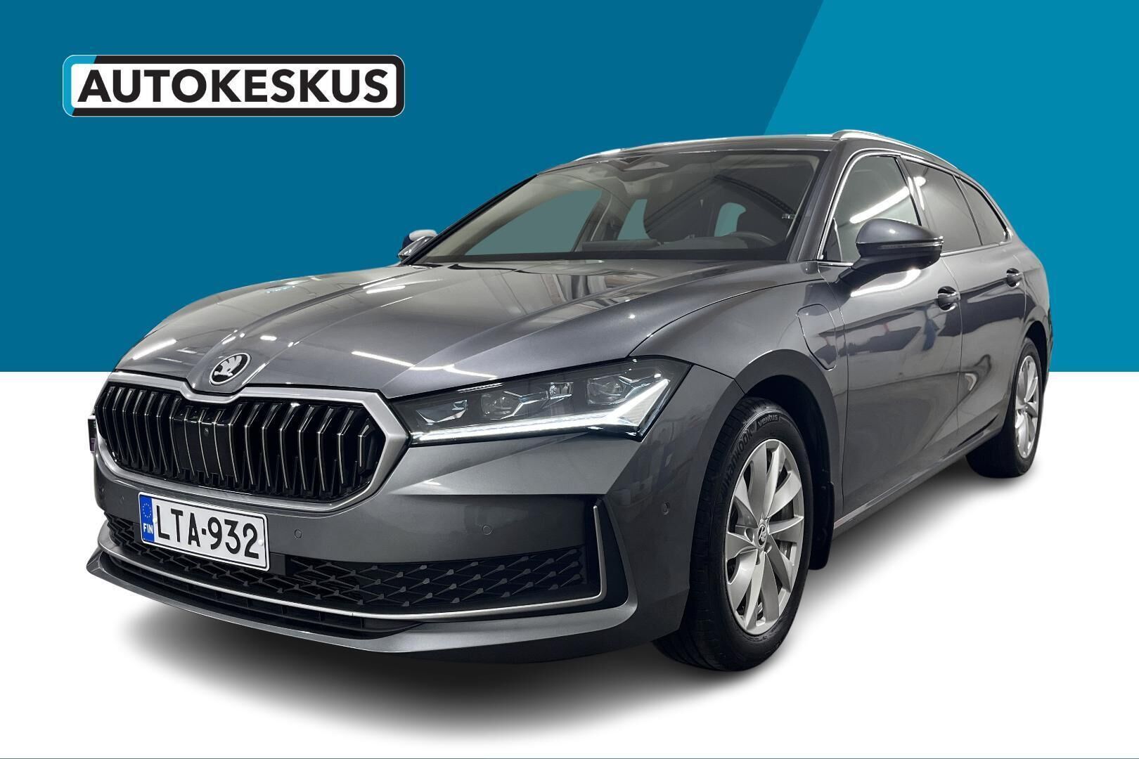 Skoda Superb iso kuva 12
