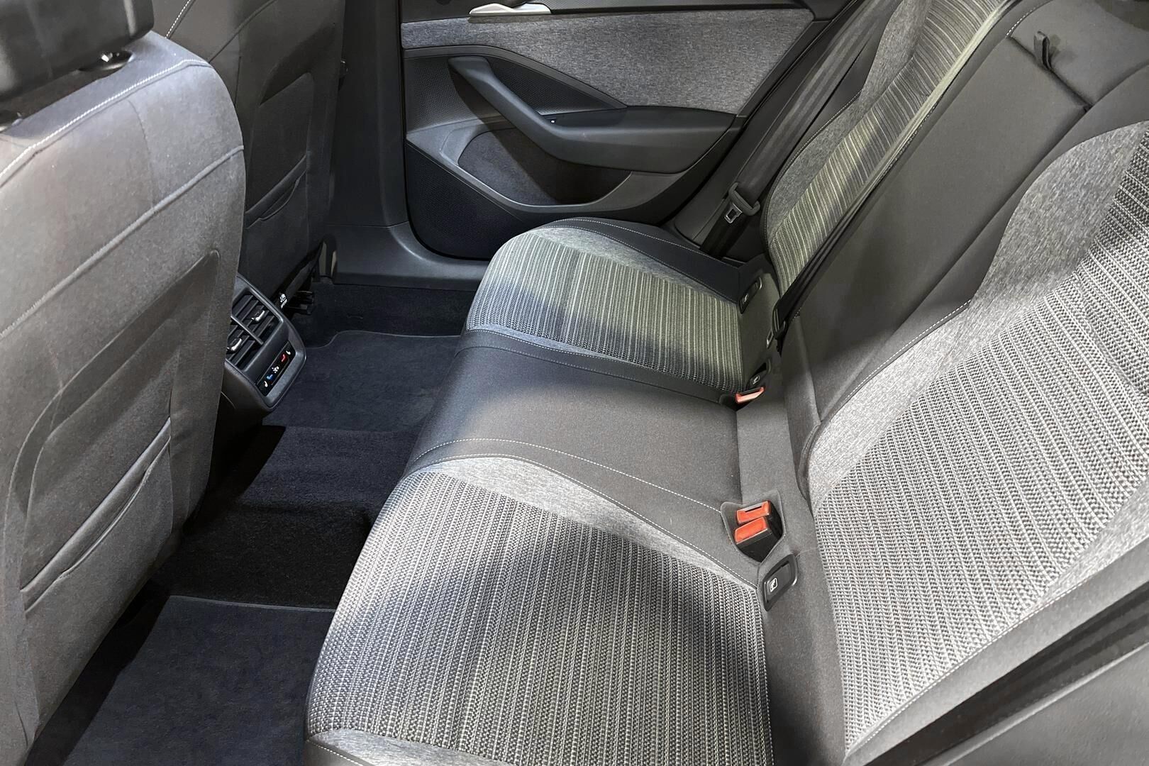 Skoda Superb iso kuva 9