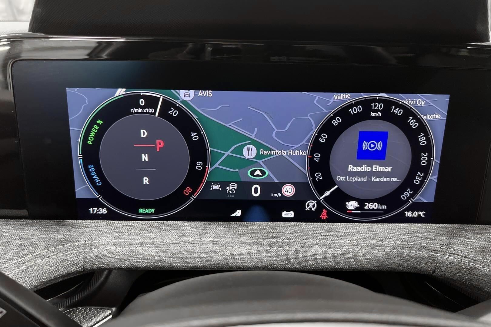 Skoda Superb iso kuva 19