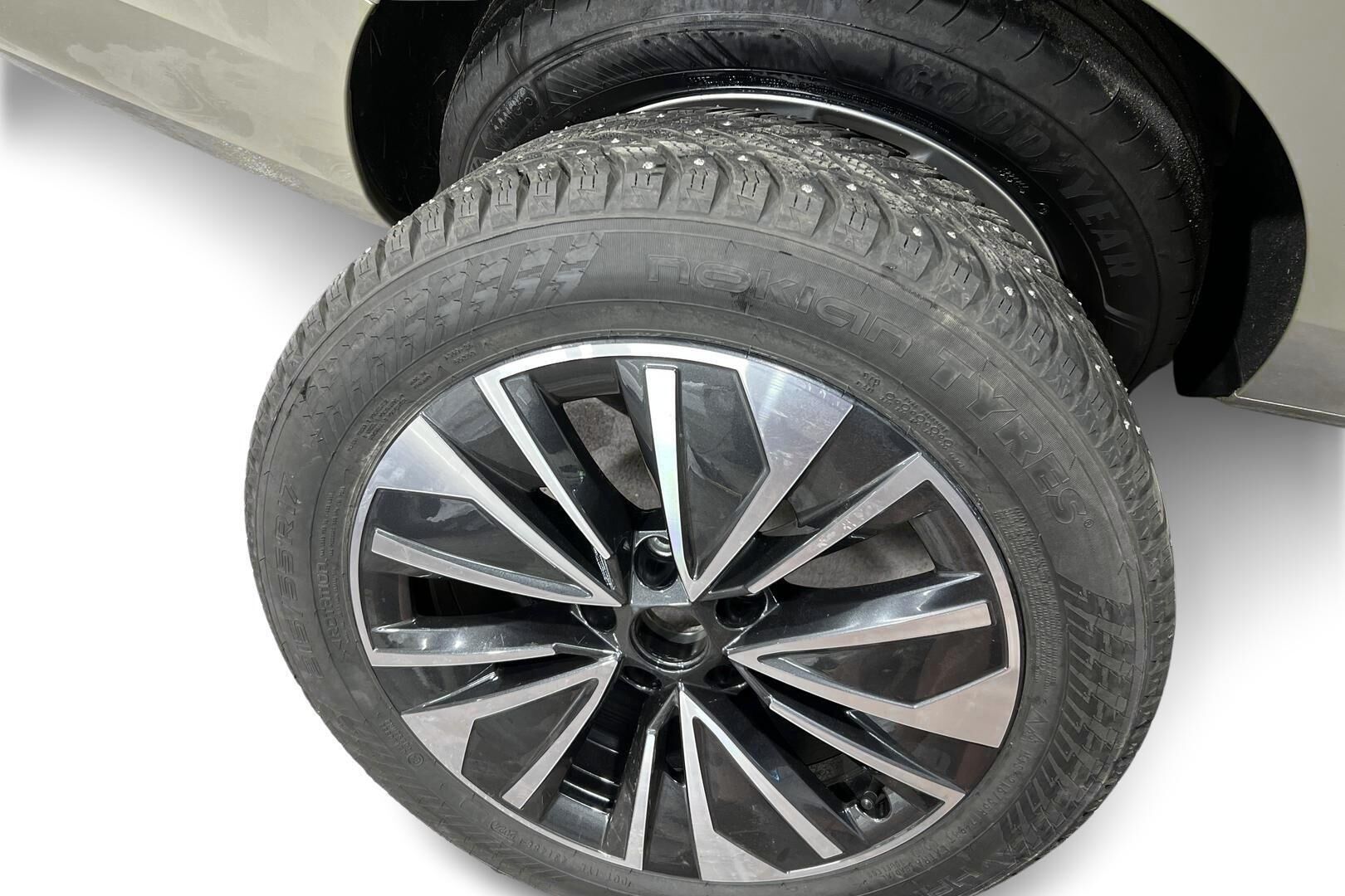 Skoda Superb iso kuva 24