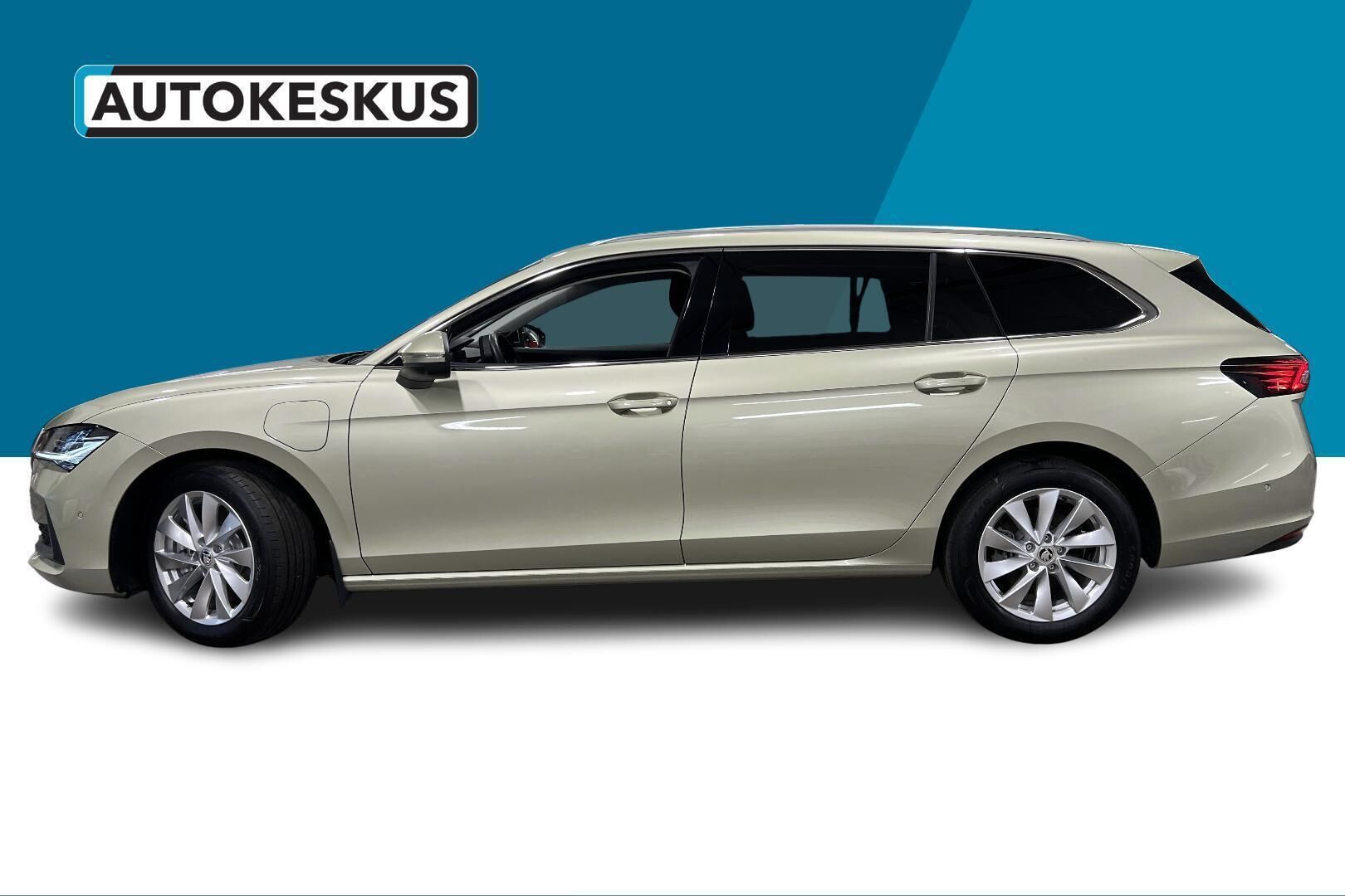 Skoda Superb iso kuva 7
