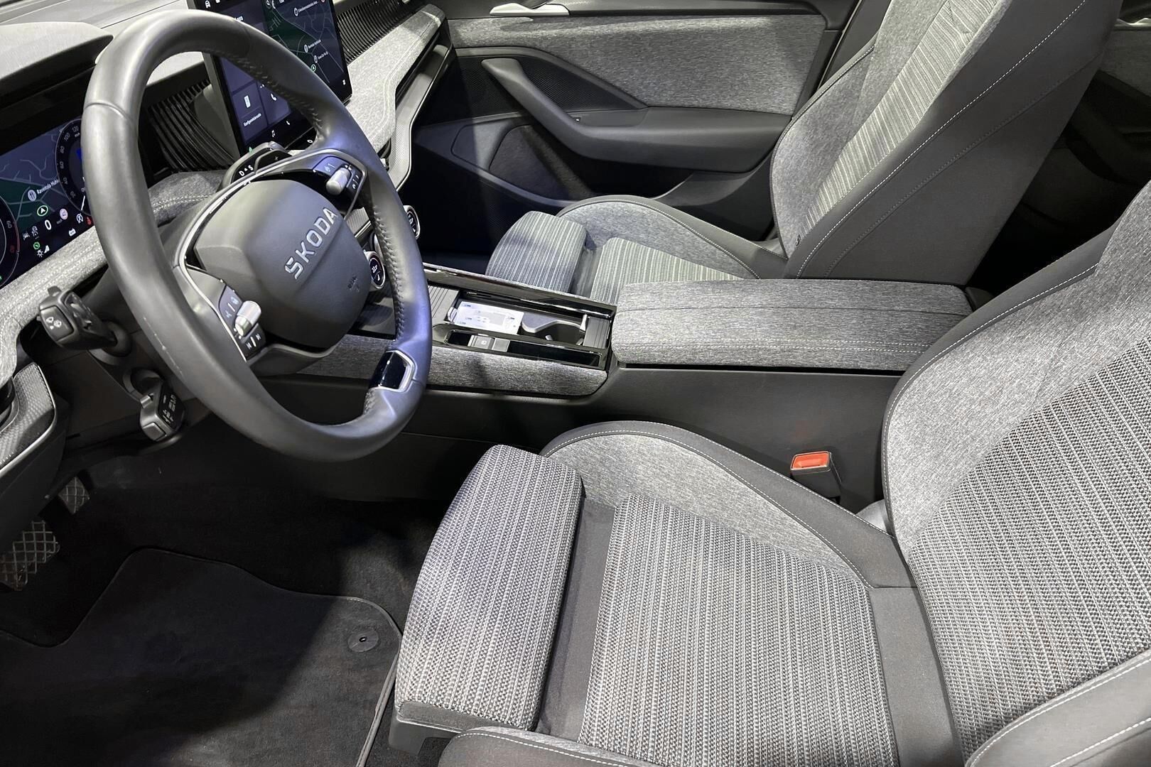 Skoda Superb iso kuva 8