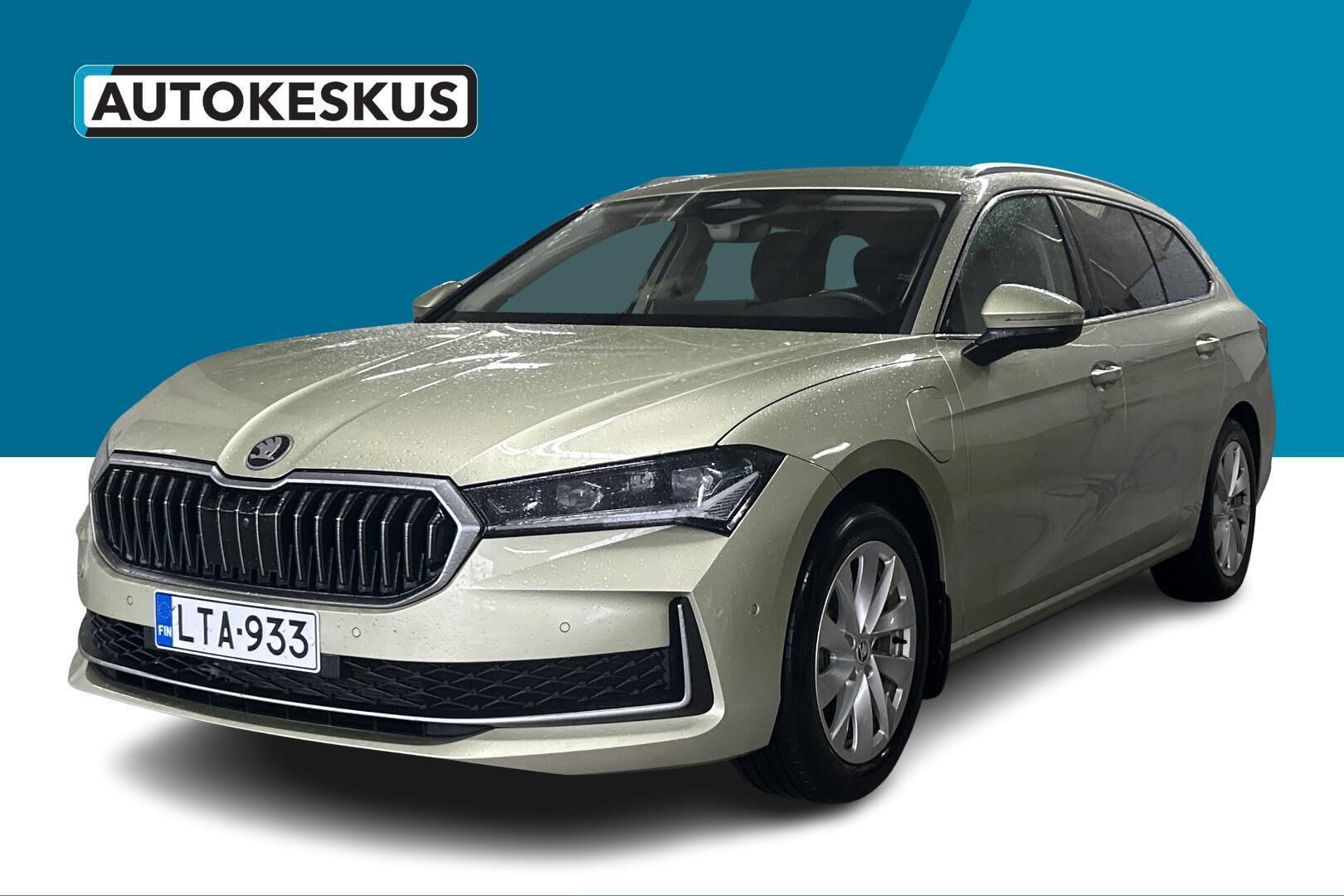 Skoda Superb iso kuva 0