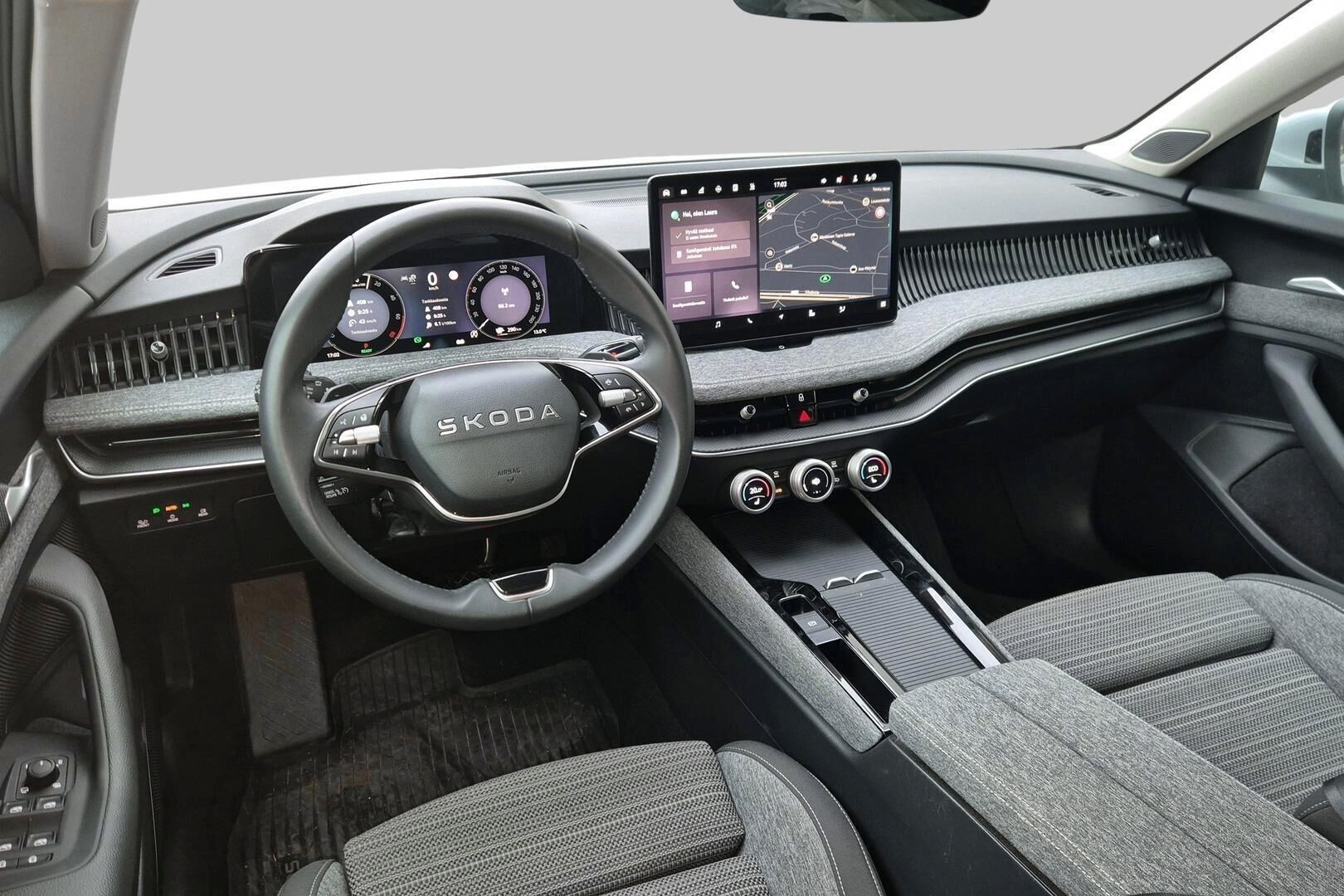 Skoda Superb iso kuva 2