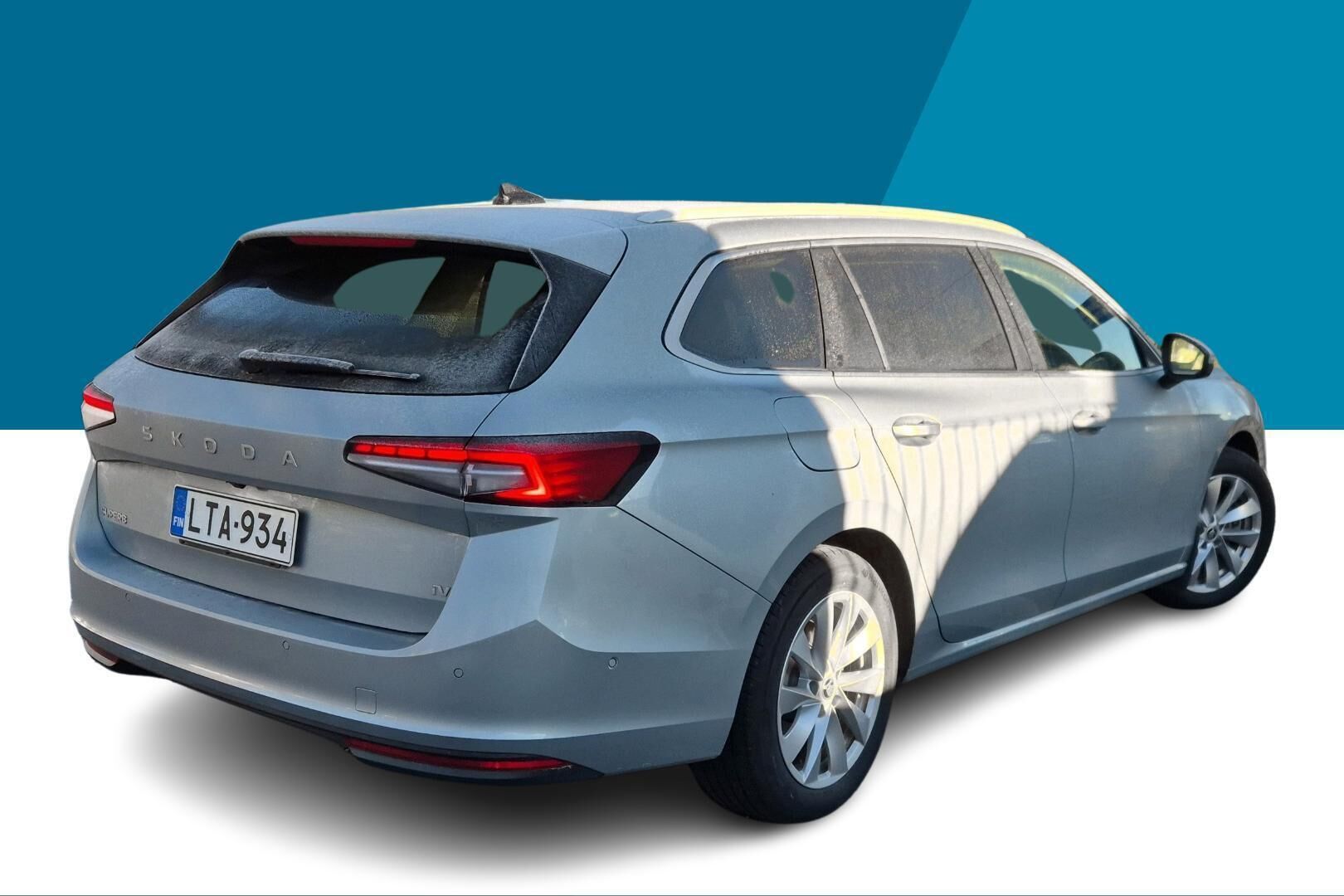 Skoda Superb iso kuva 2