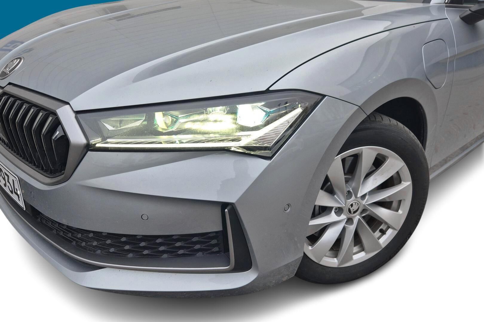 Skoda Superb iso kuva 6