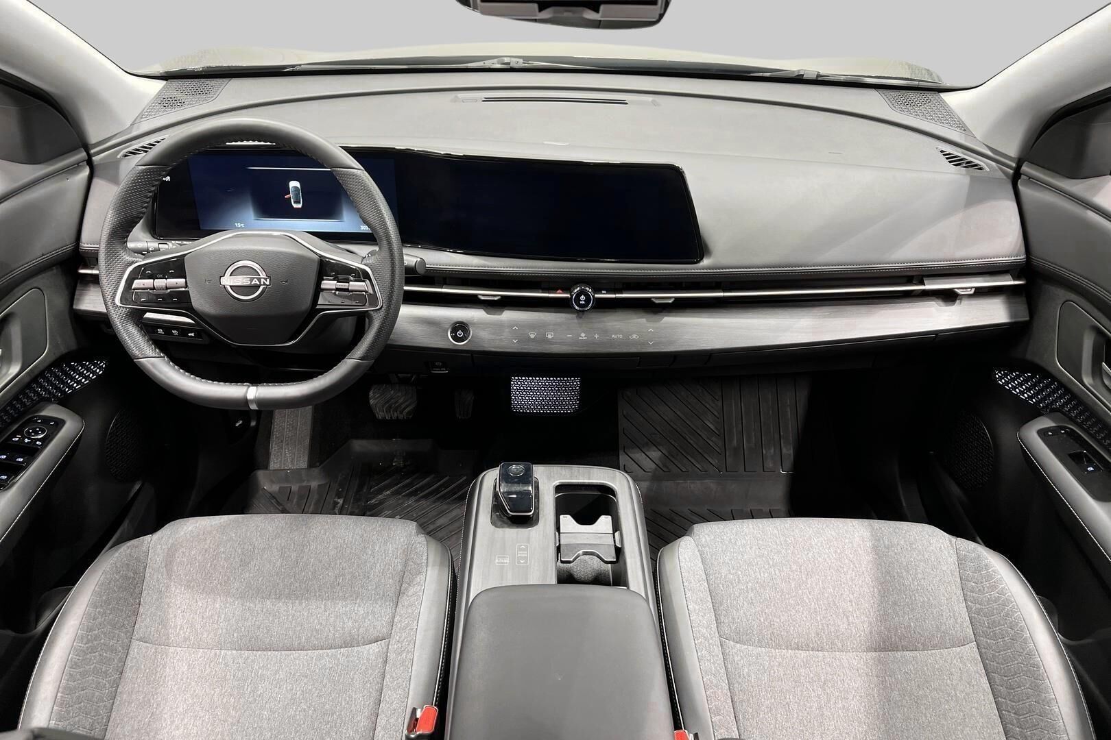 Nissan Ariya iso kuva 11