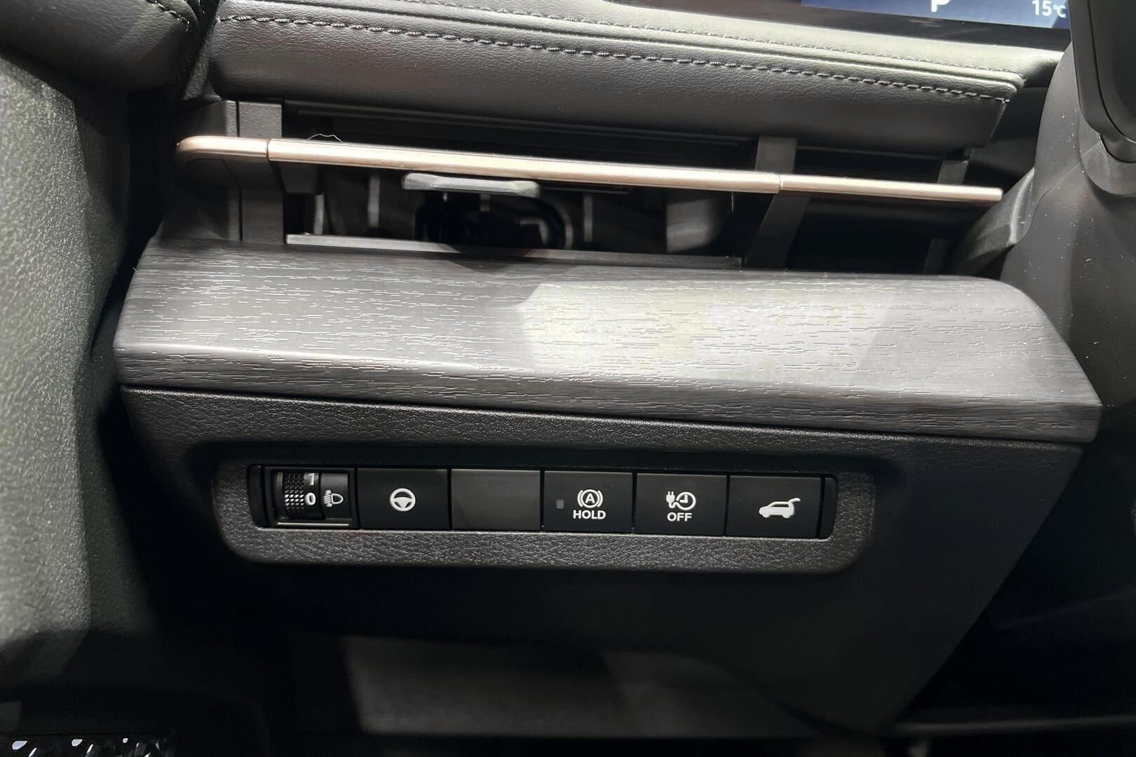 Nissan Ariya iso kuva 28