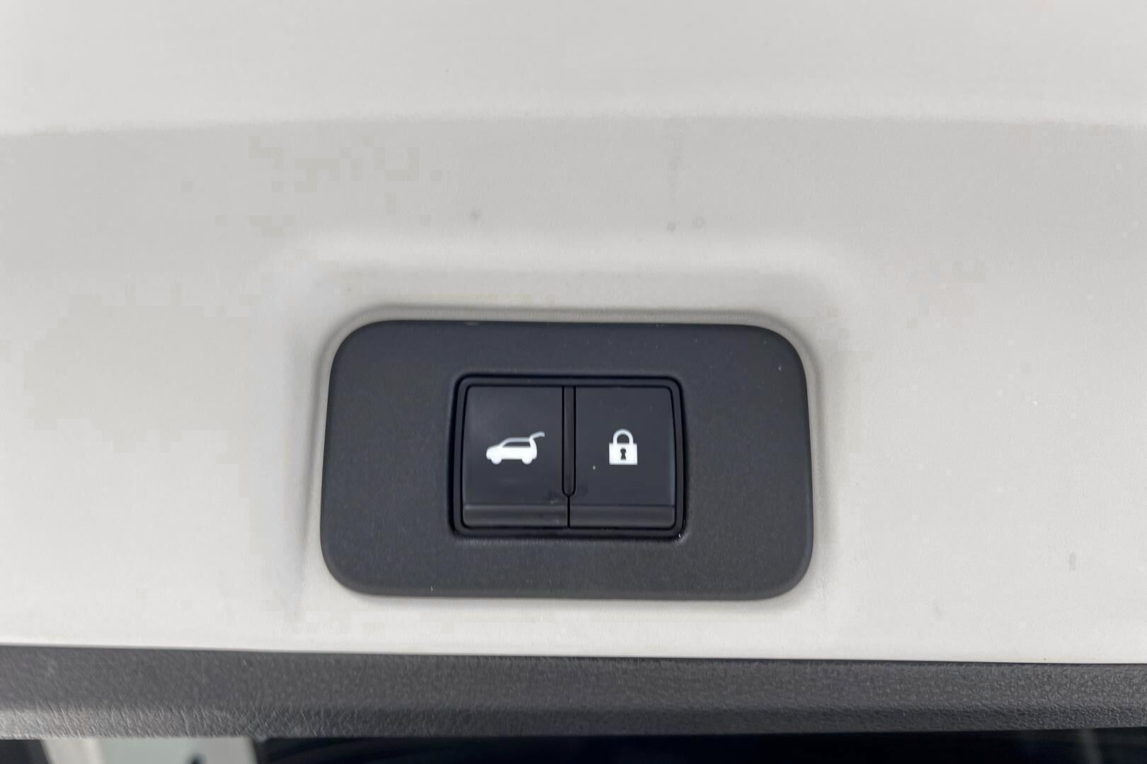 Nissan Ariya iso kuva 36