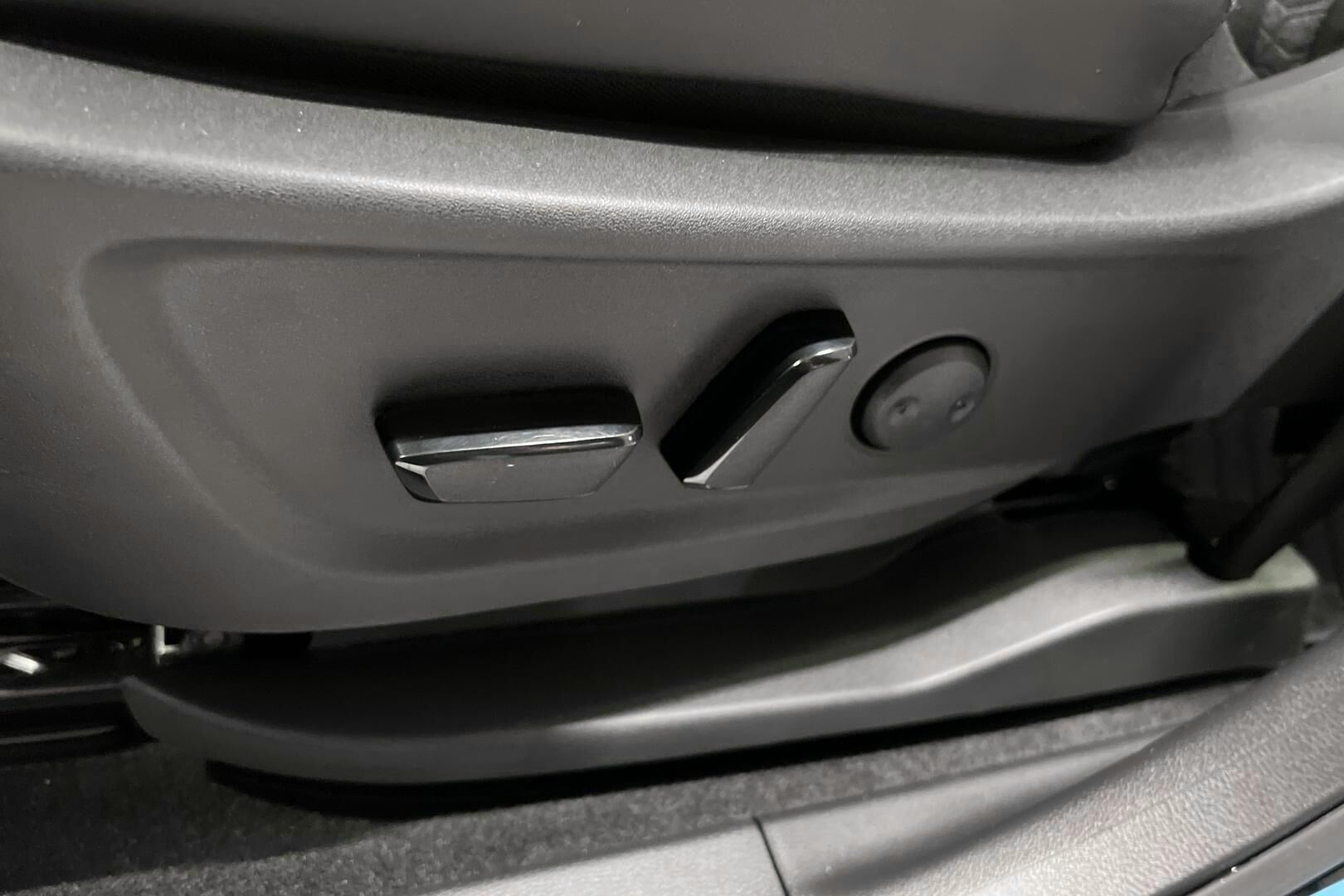 Nissan Ariya iso kuva 19
