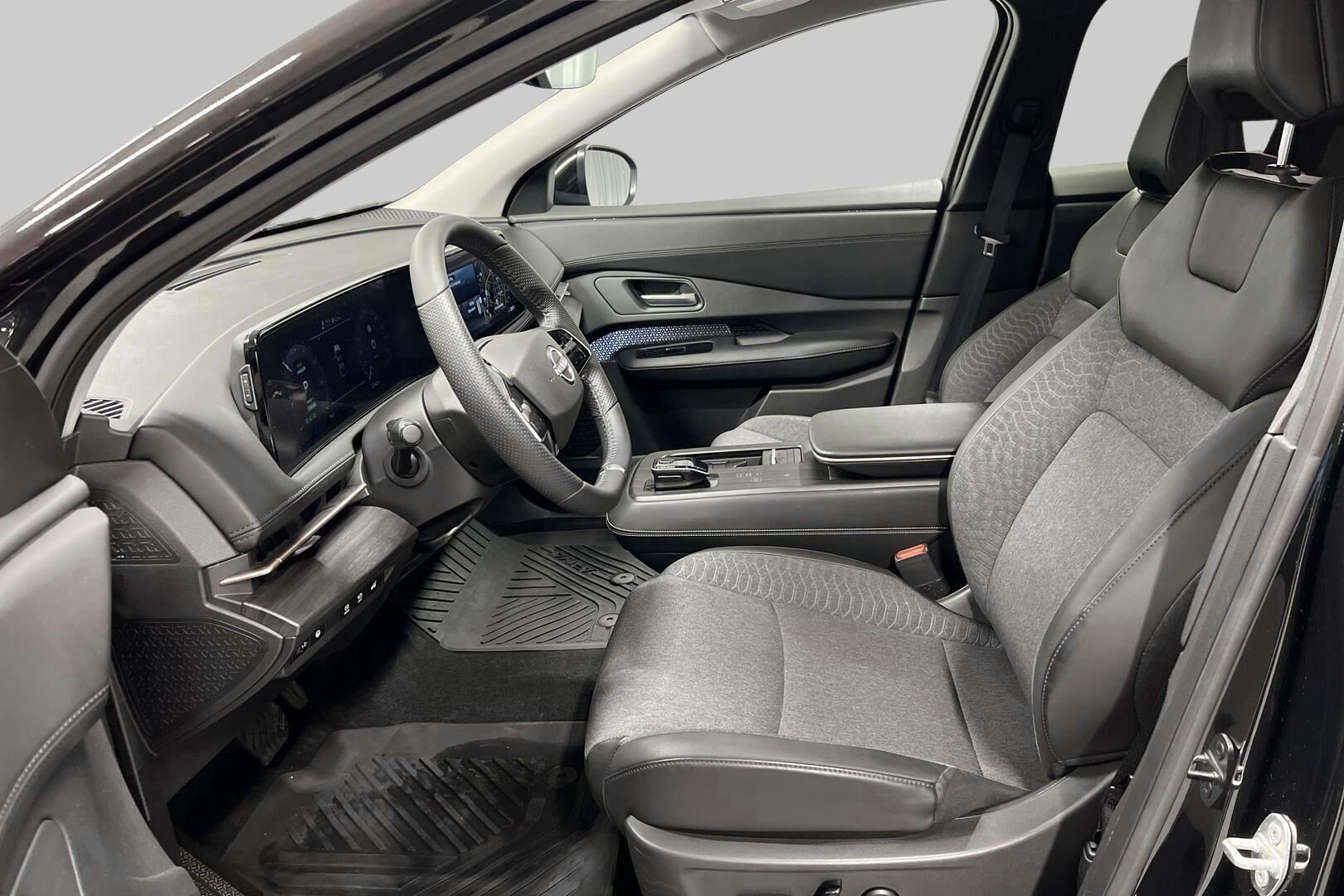 Nissan Ariya iso kuva 8
