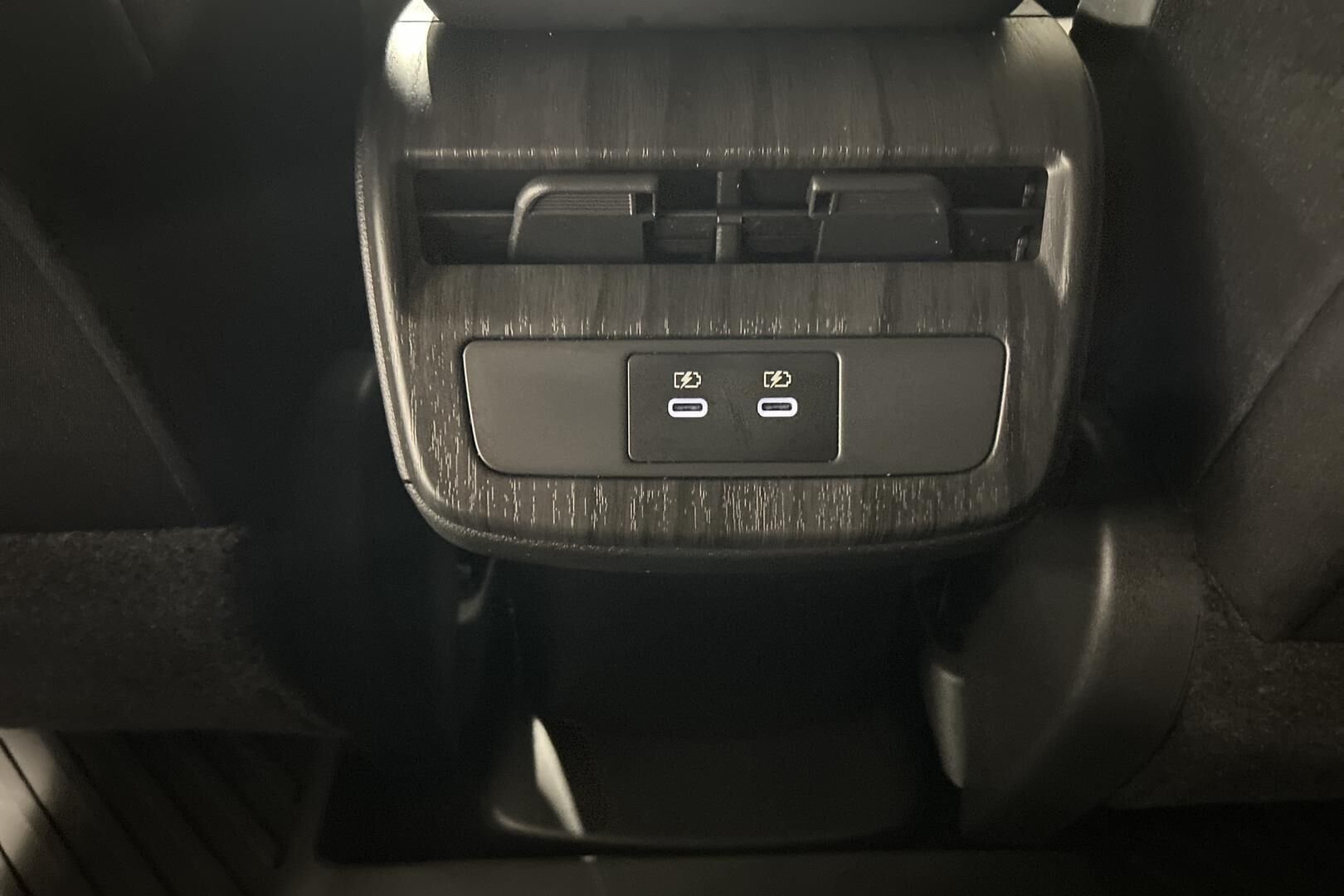 Nissan Ariya iso kuva 31