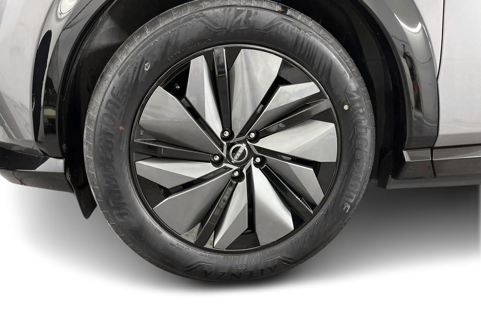 Nissan Ariya iso kuva 12