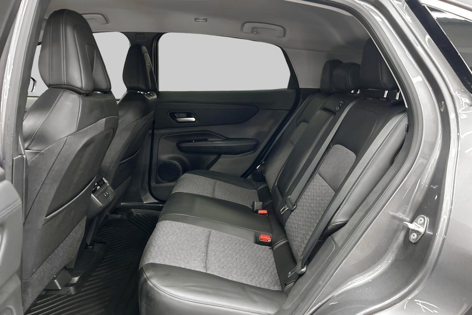 Nissan Ariya iso kuva 10